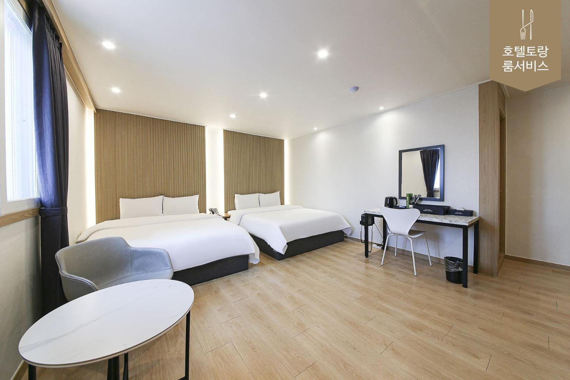 Family Twin Room - Photo 15