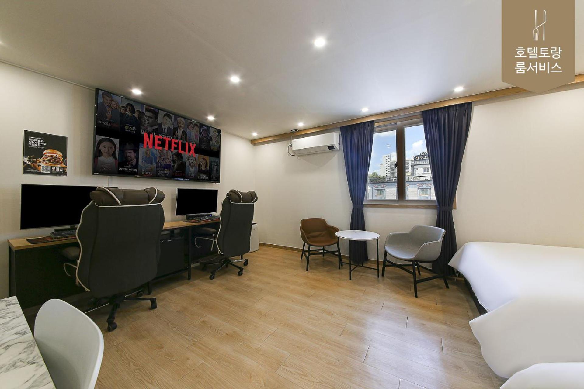 Family Twin Room - Photo 13