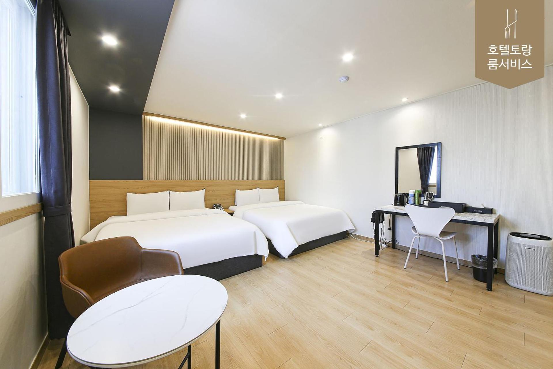 Family Twin Room - Photo 2