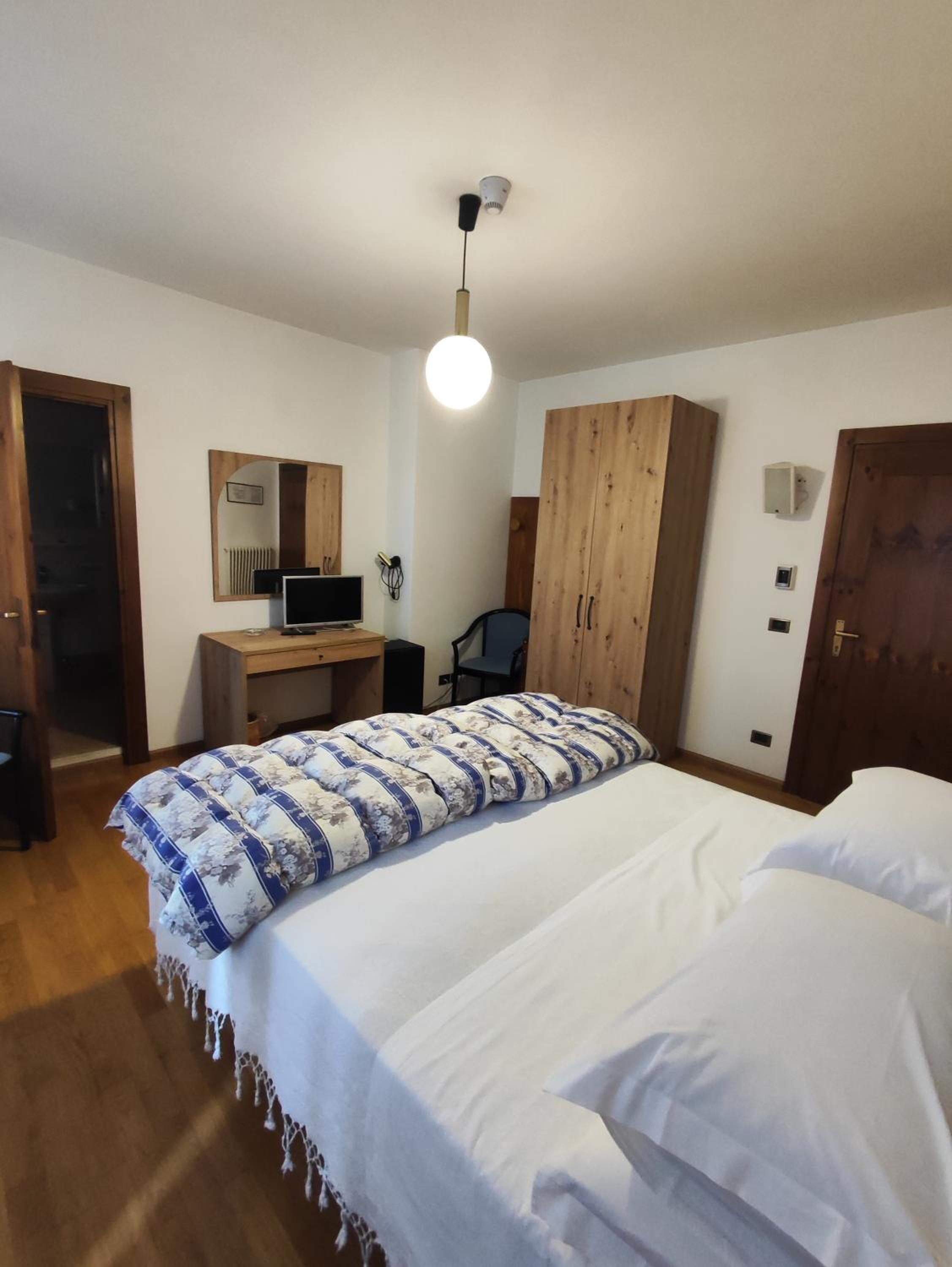 Deluxe Double or Twin Room with City View