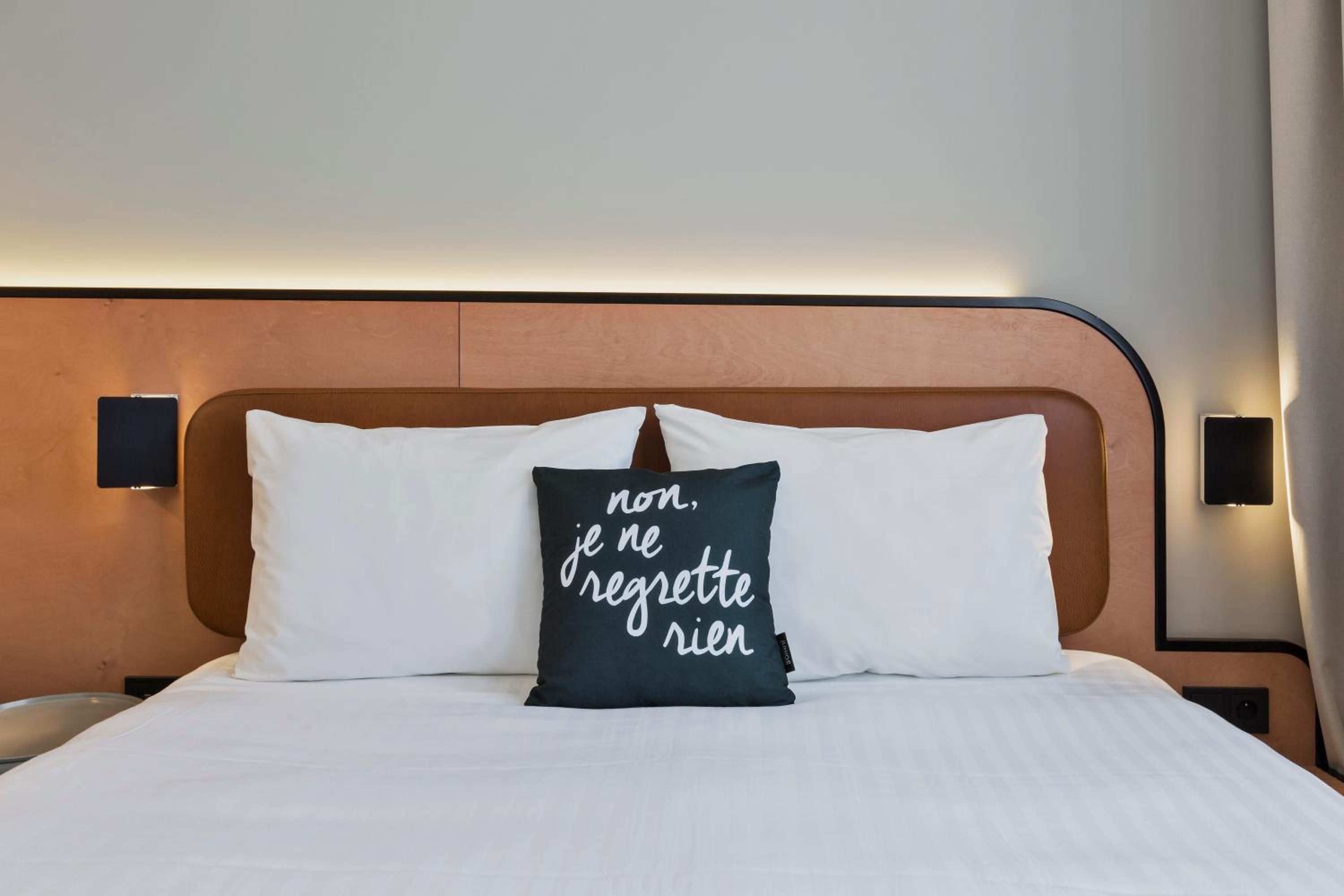 MOXY Sleeper Queen photo 1