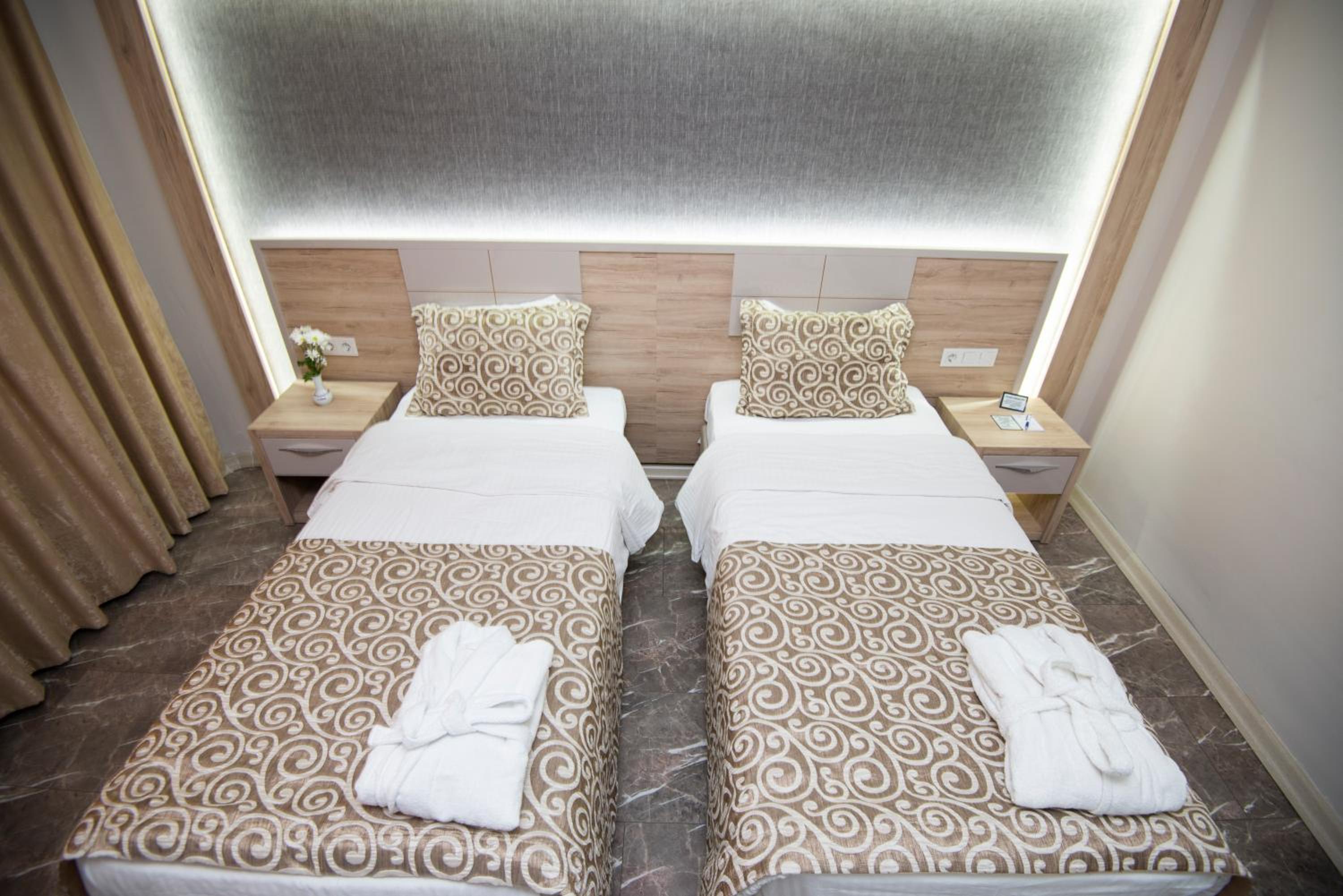 Standard Double or Twin Room photo 2