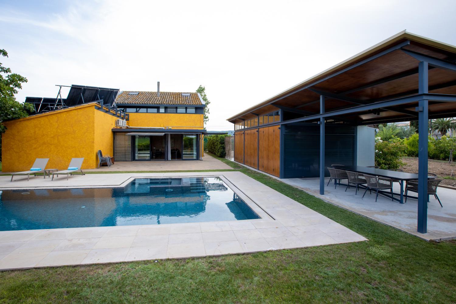 Three-Bedroom House photo 2