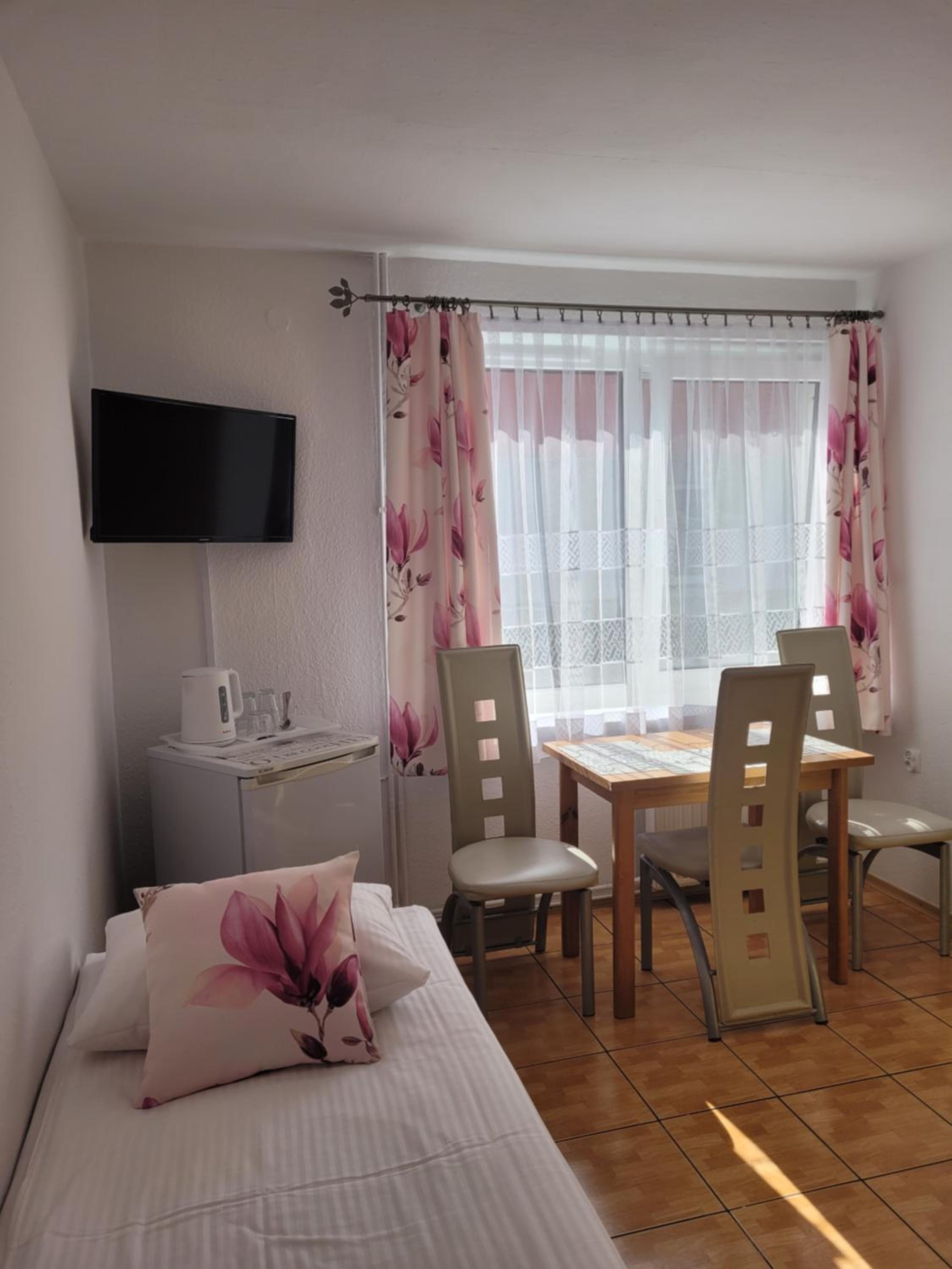 Triple Room with Bathroom photo 1