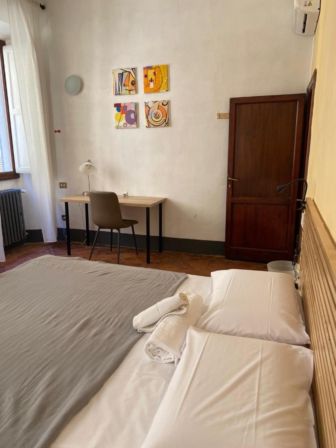 Double Room with Shared Bathroom photo 3