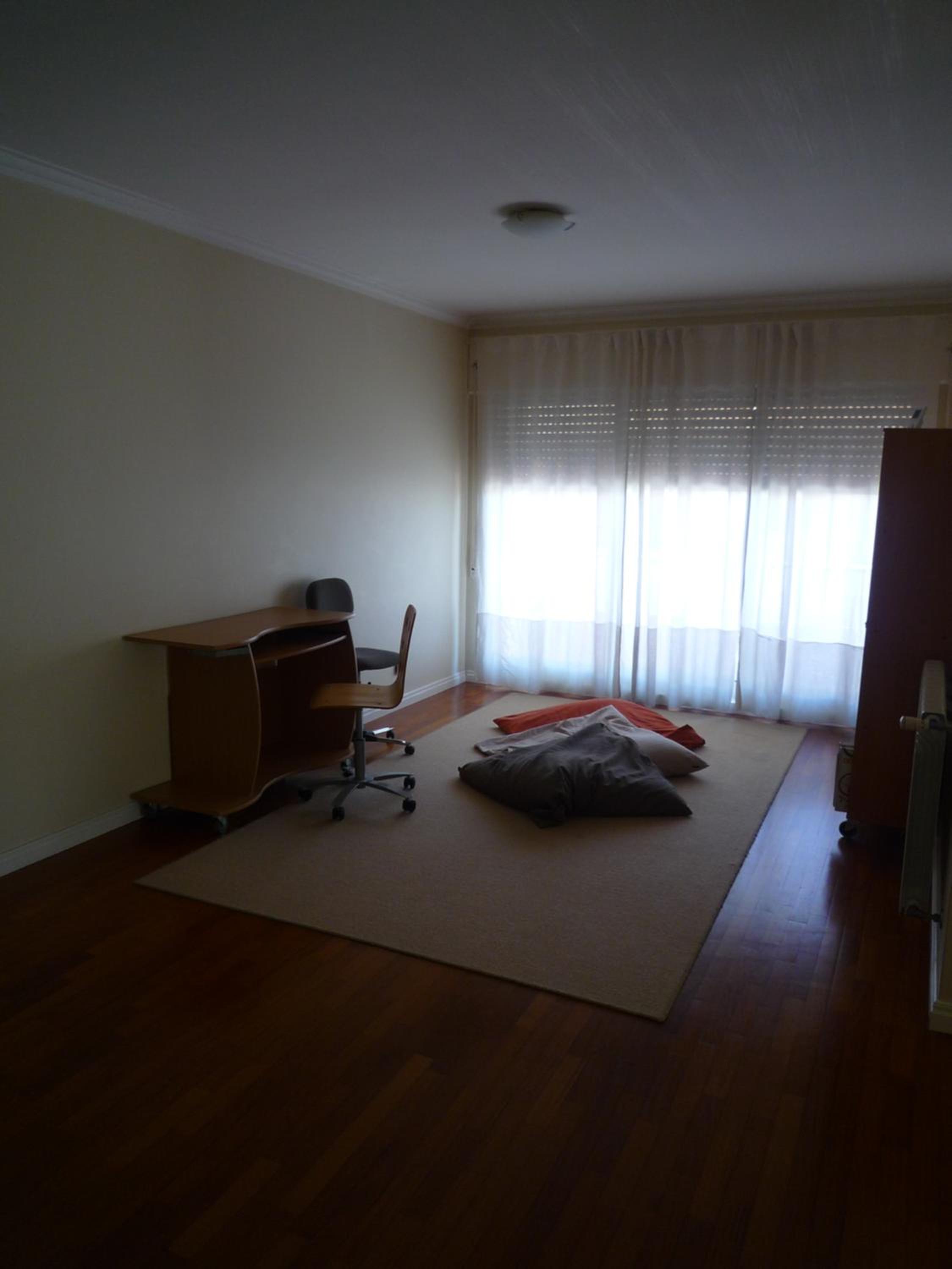 Three-Bedroom Apartment photo 3