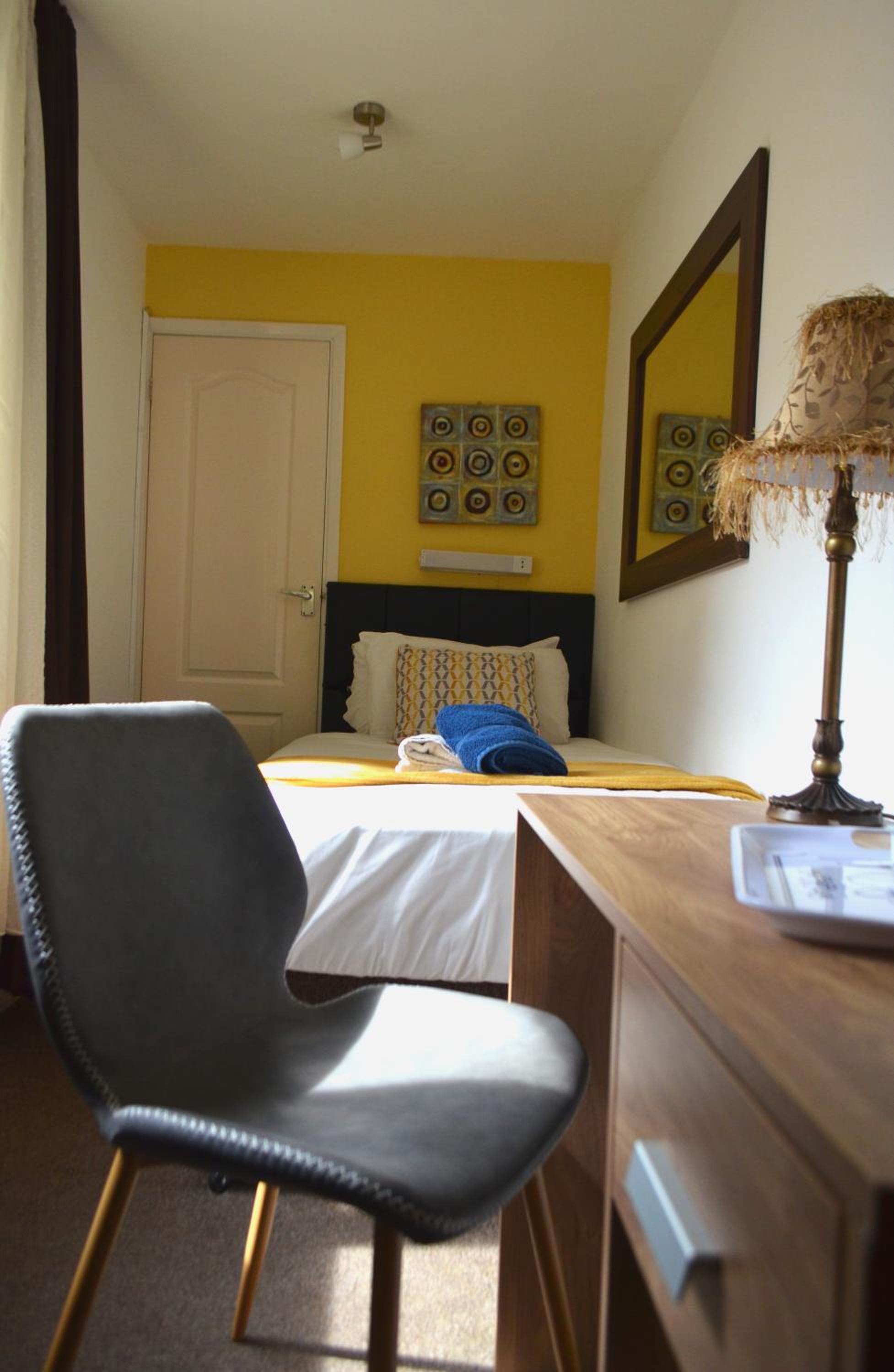 Single Room photo 2