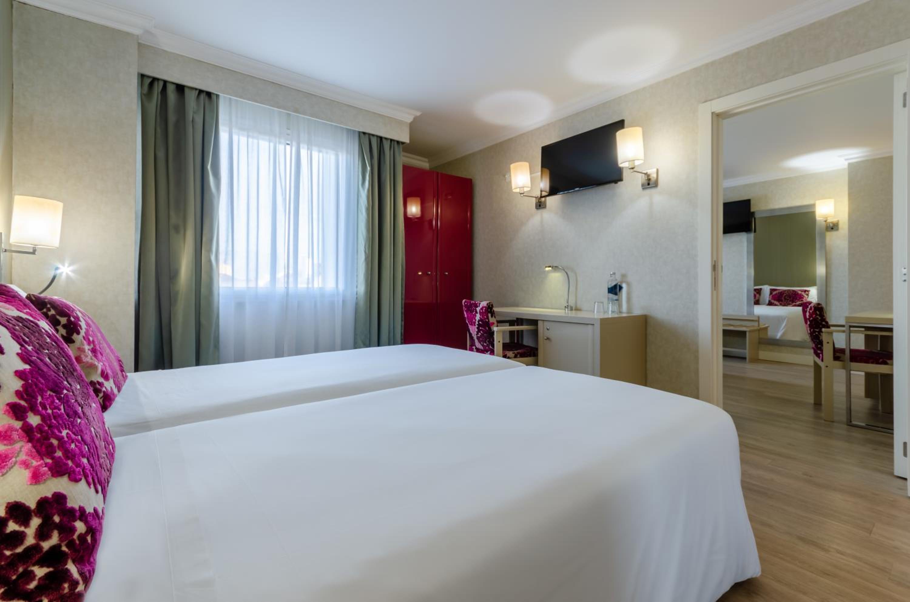 Double or Twin Room - Photo 13
