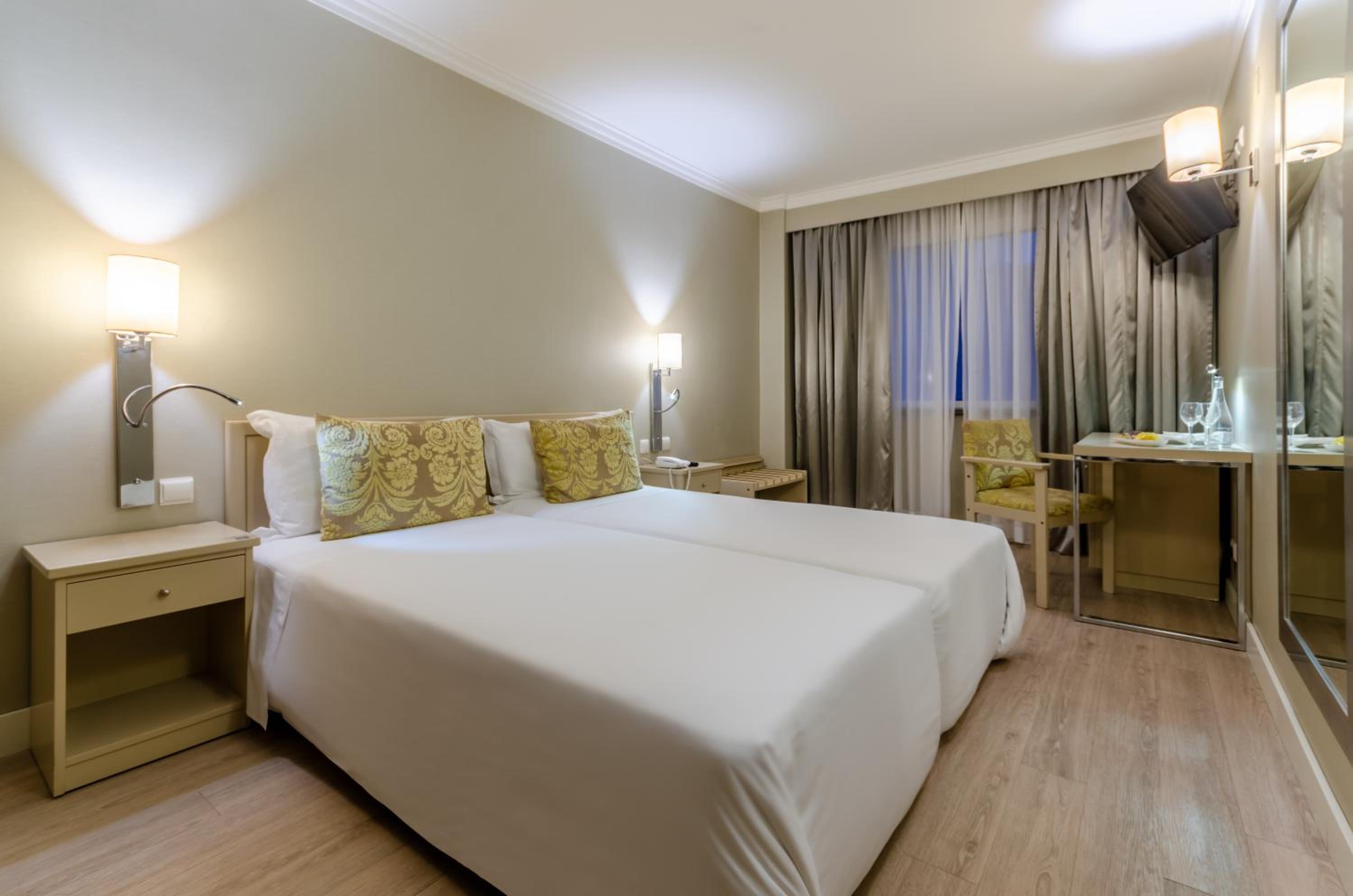 Double or Twin Room - Photo 17