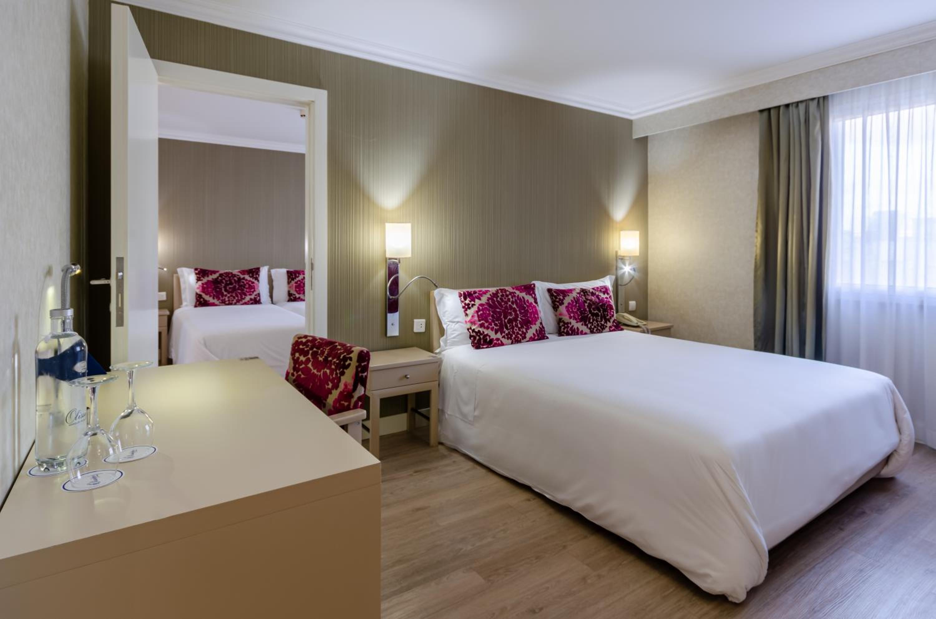 Double or Twin Room - Photo 2