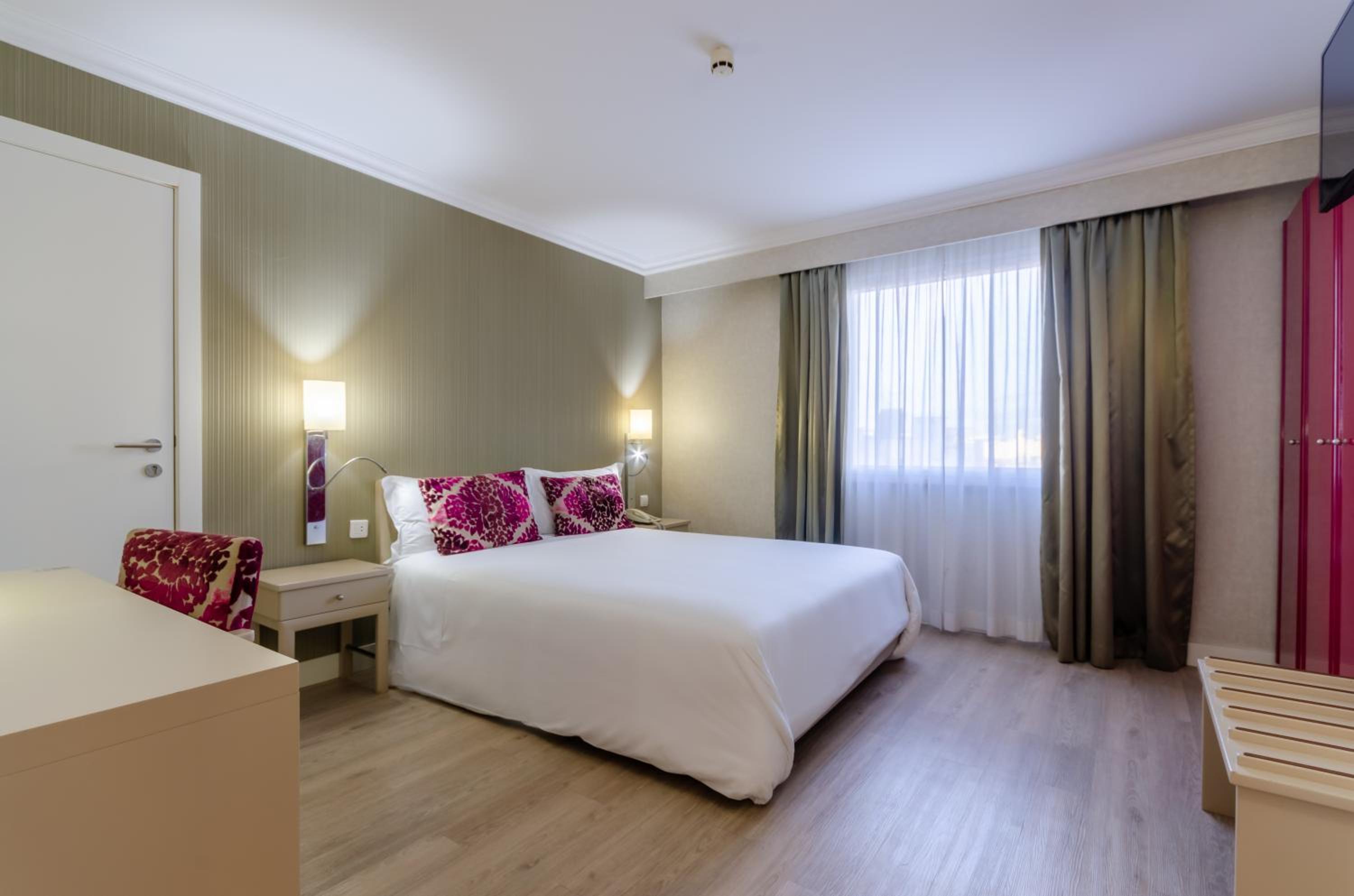 Double or Twin Room - Photo 10