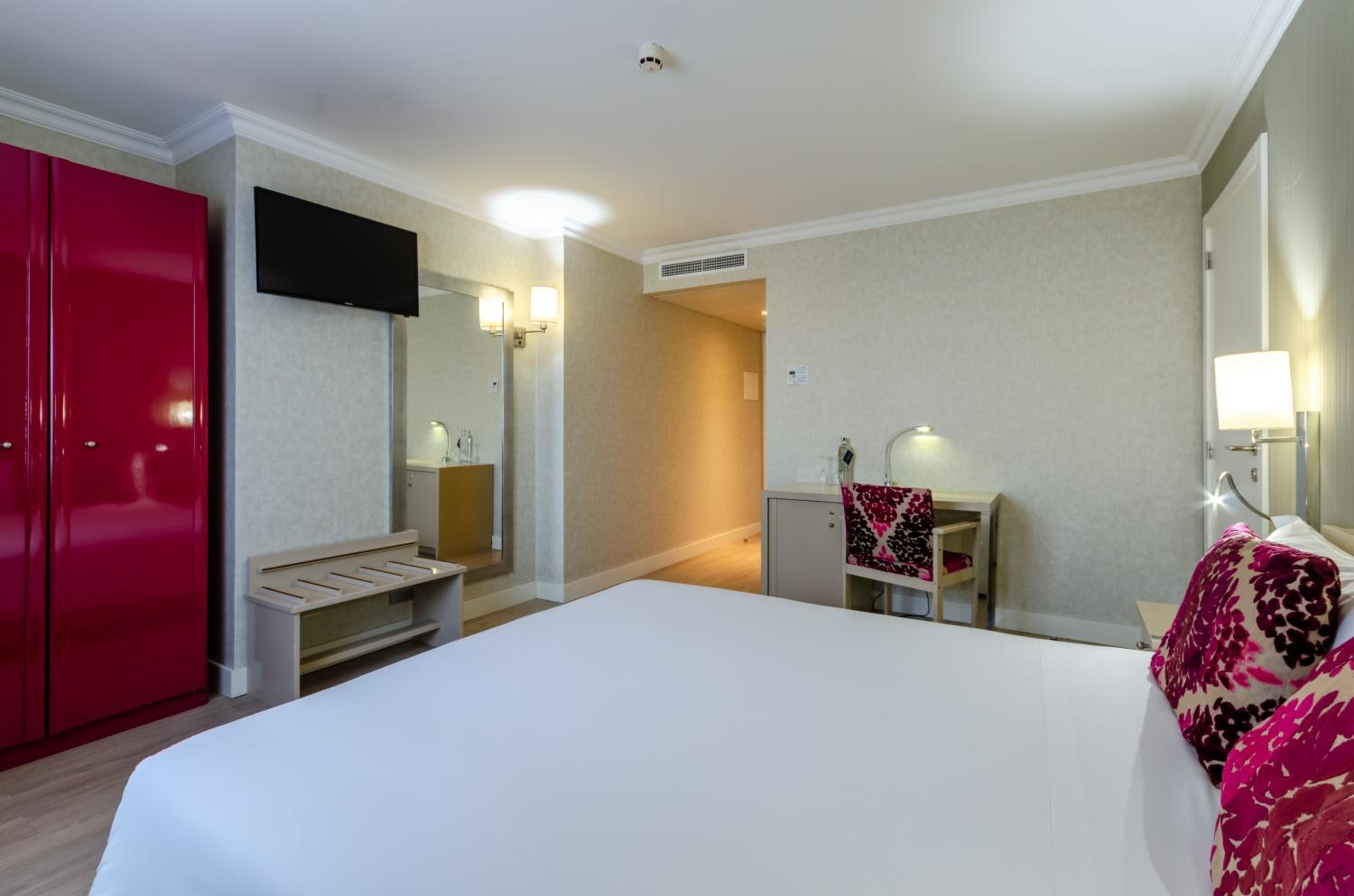 Double or Twin Room - Photo 16
