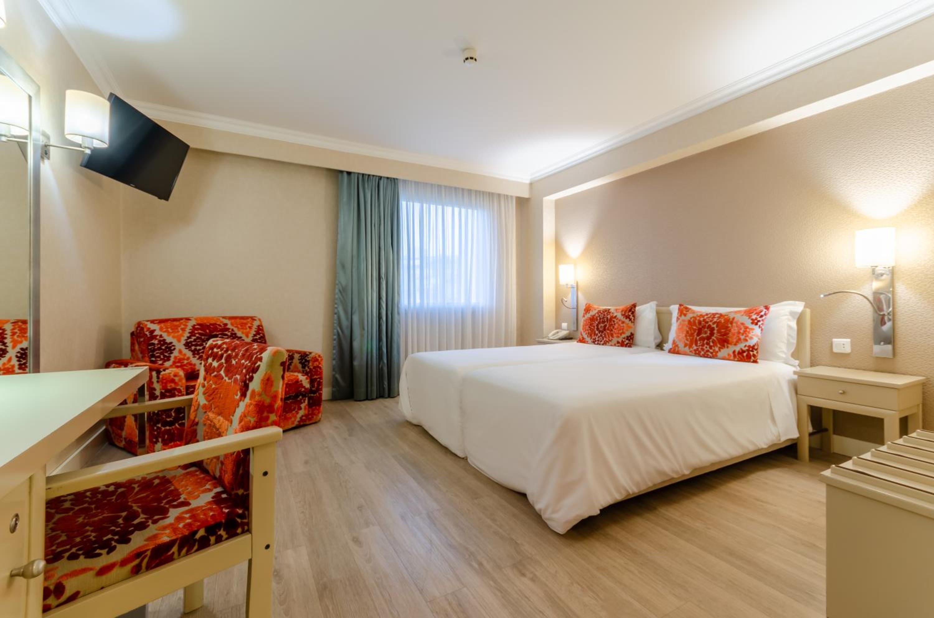 Double or Twin Room - Photo 5