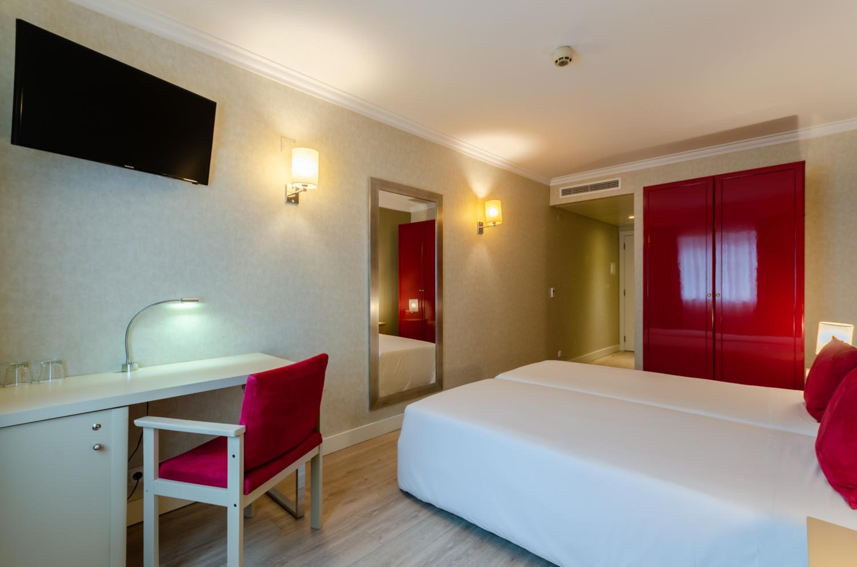 Double or Twin Room - Photo 11