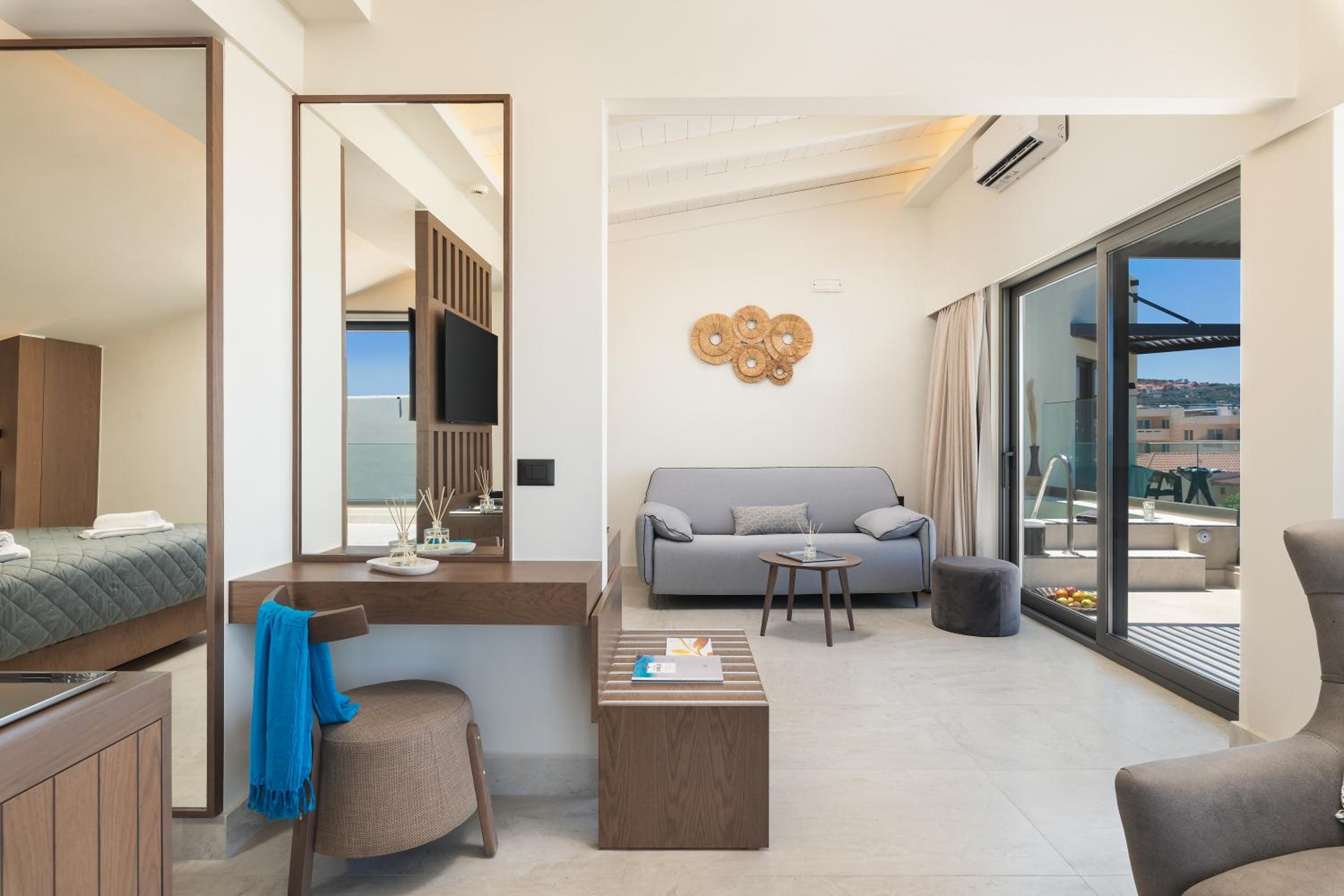 Junior Suite with Sea View, Private Pool and Hammam - Photo 3