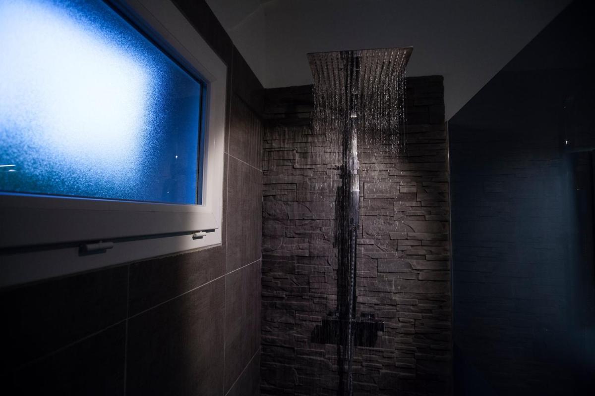 Suite with Hot Tub photo 3