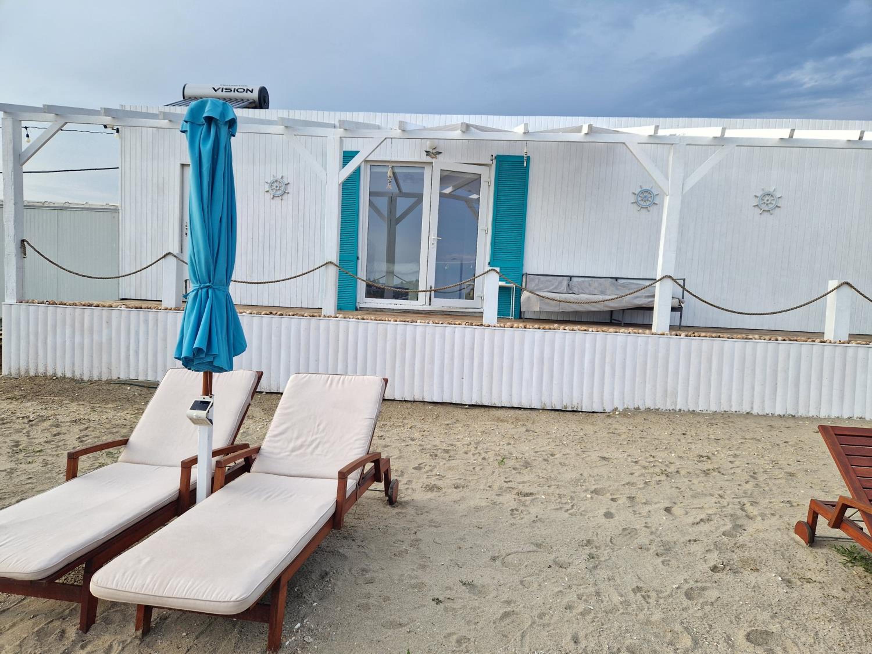 Bungalow with Sea View photo 2
