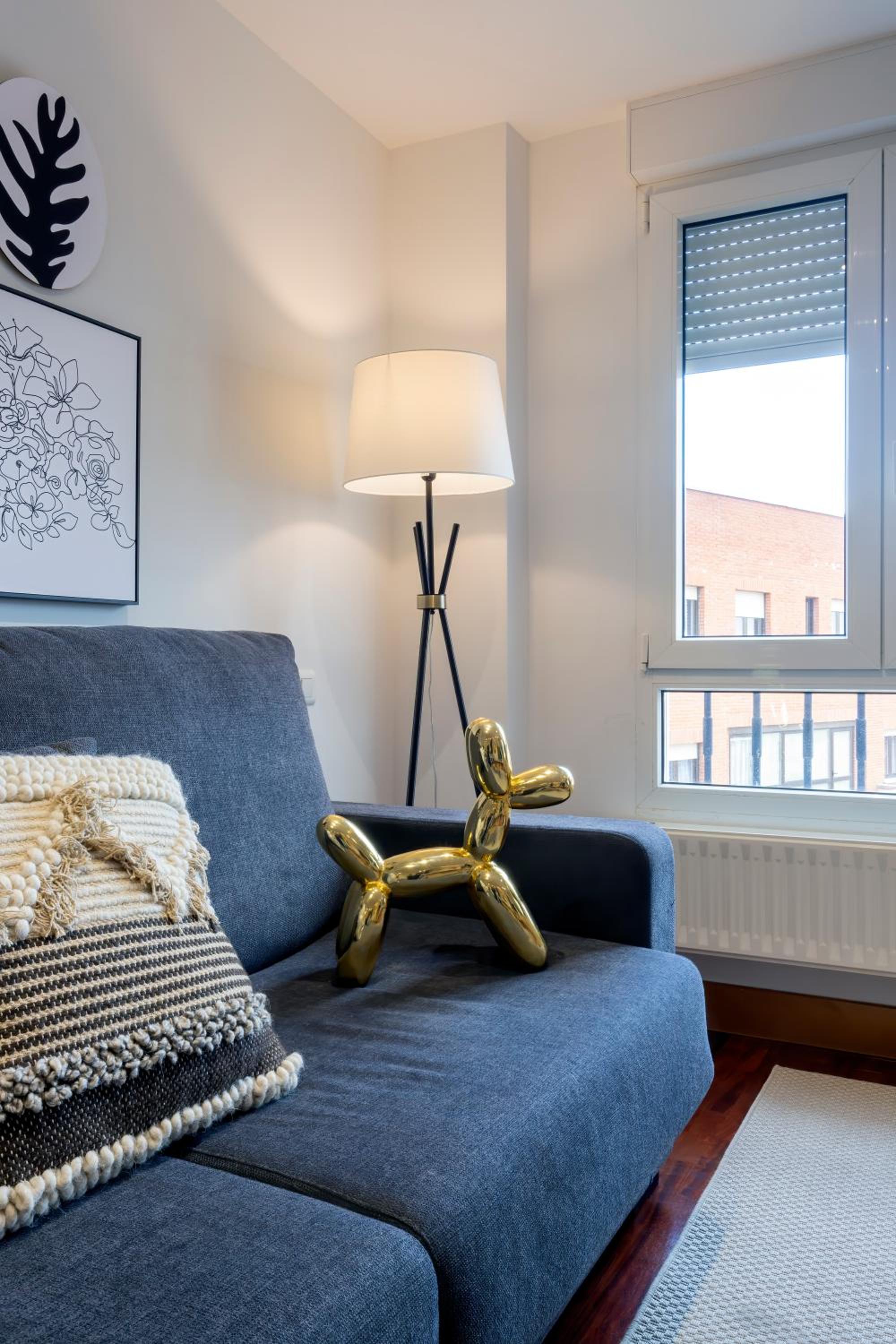 One-Bedroom Apartment photo 2