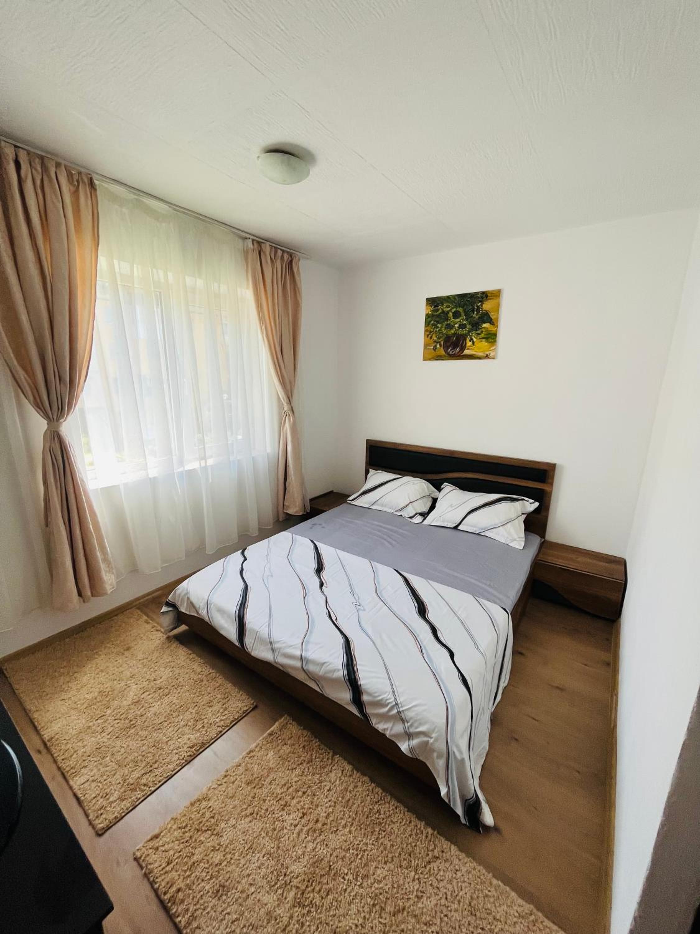 One-Bedroom Apartment photo 1