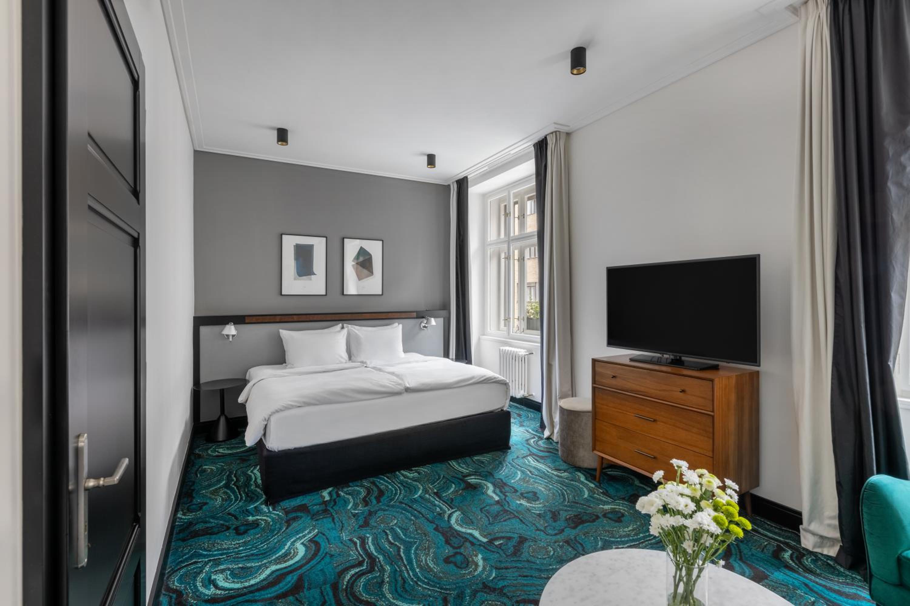 Large Room with Sofa Bed