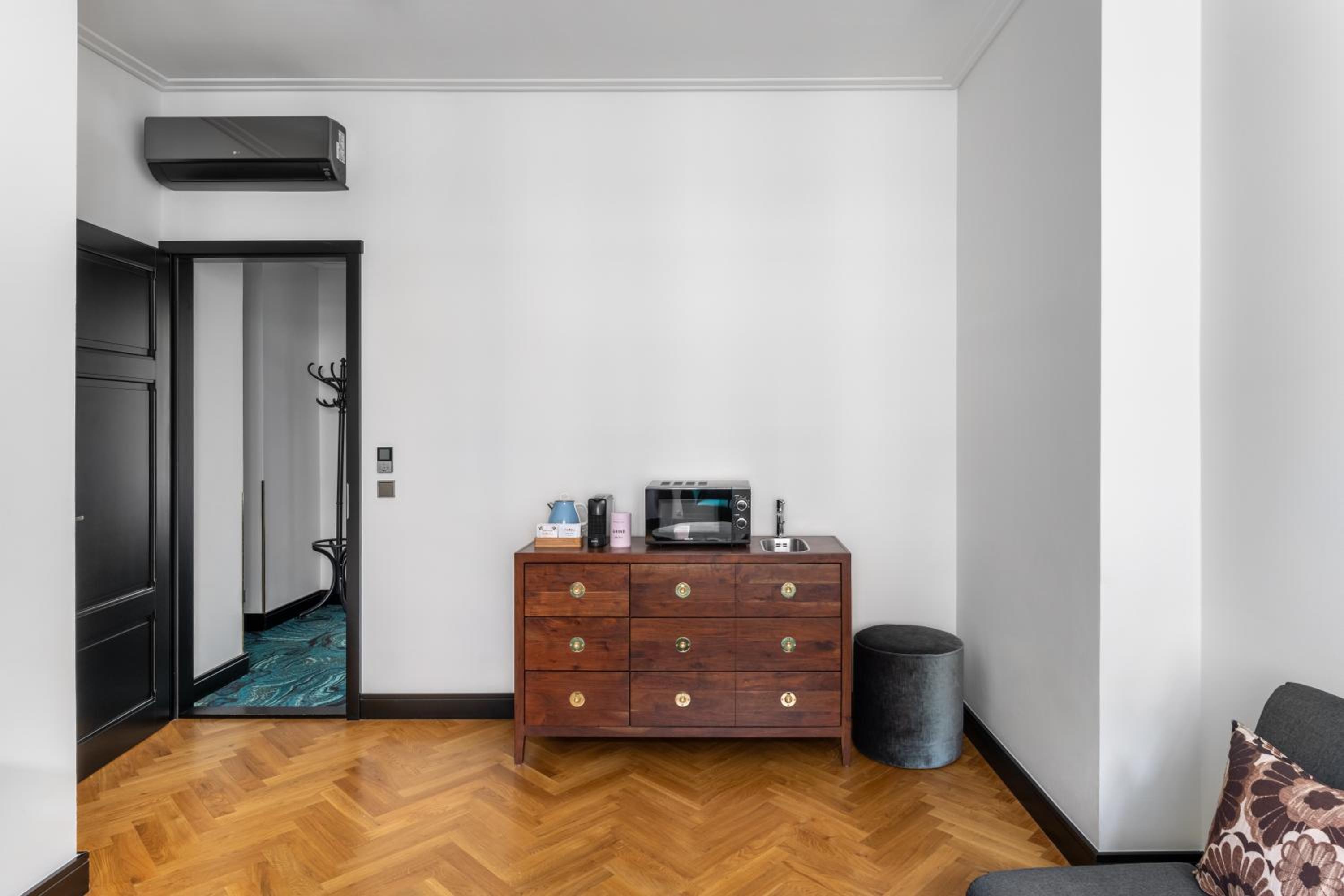 Extra Large Room with Sofa Bed