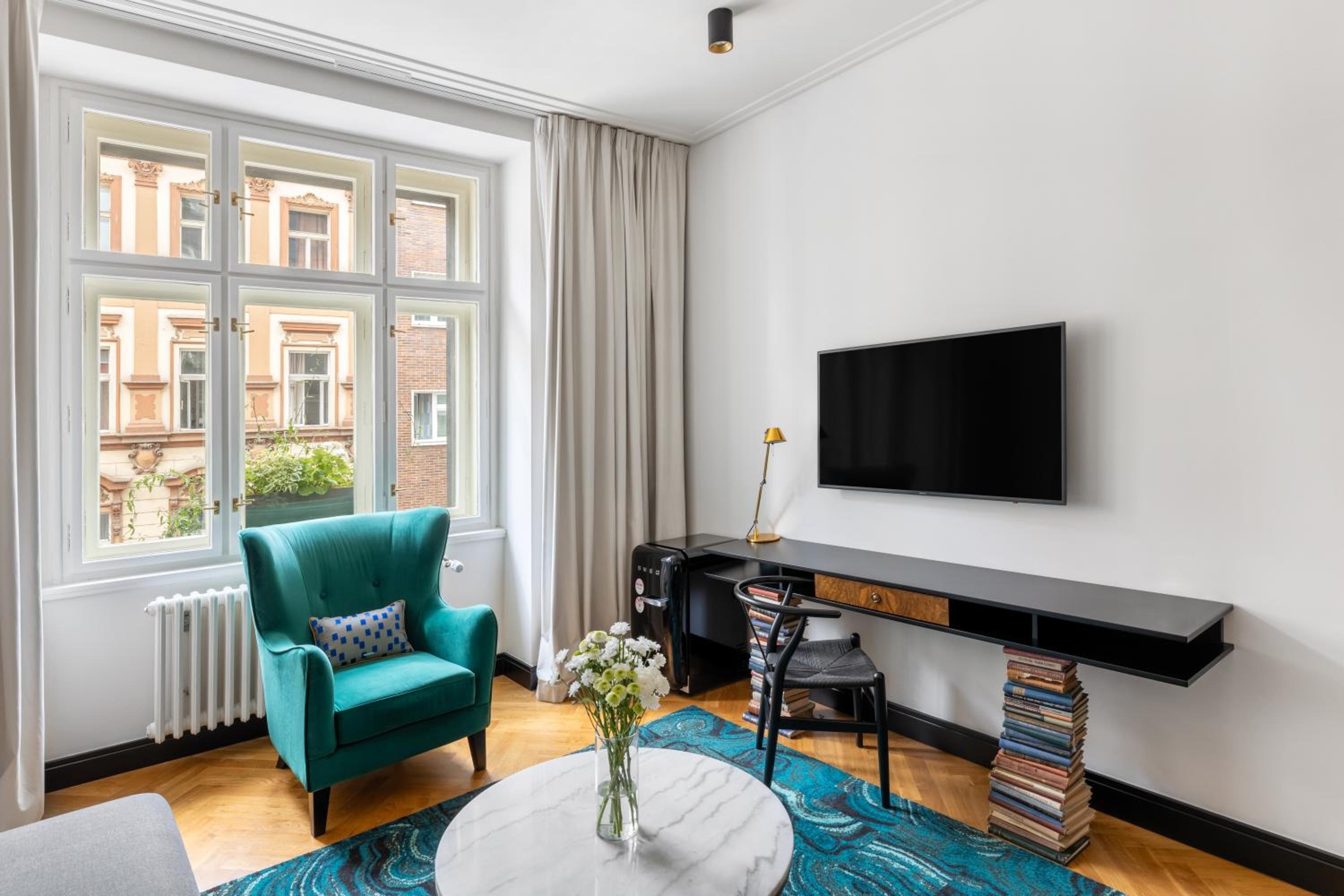 Extra Large Room with Sofa Bed thumbnail 6