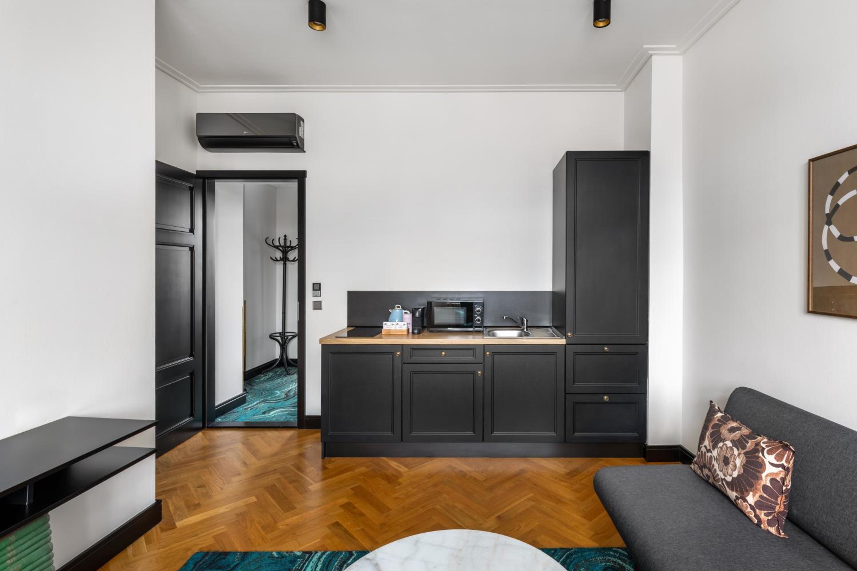 1 Bedroom Apartment with Sofa Bed thumbnail 6