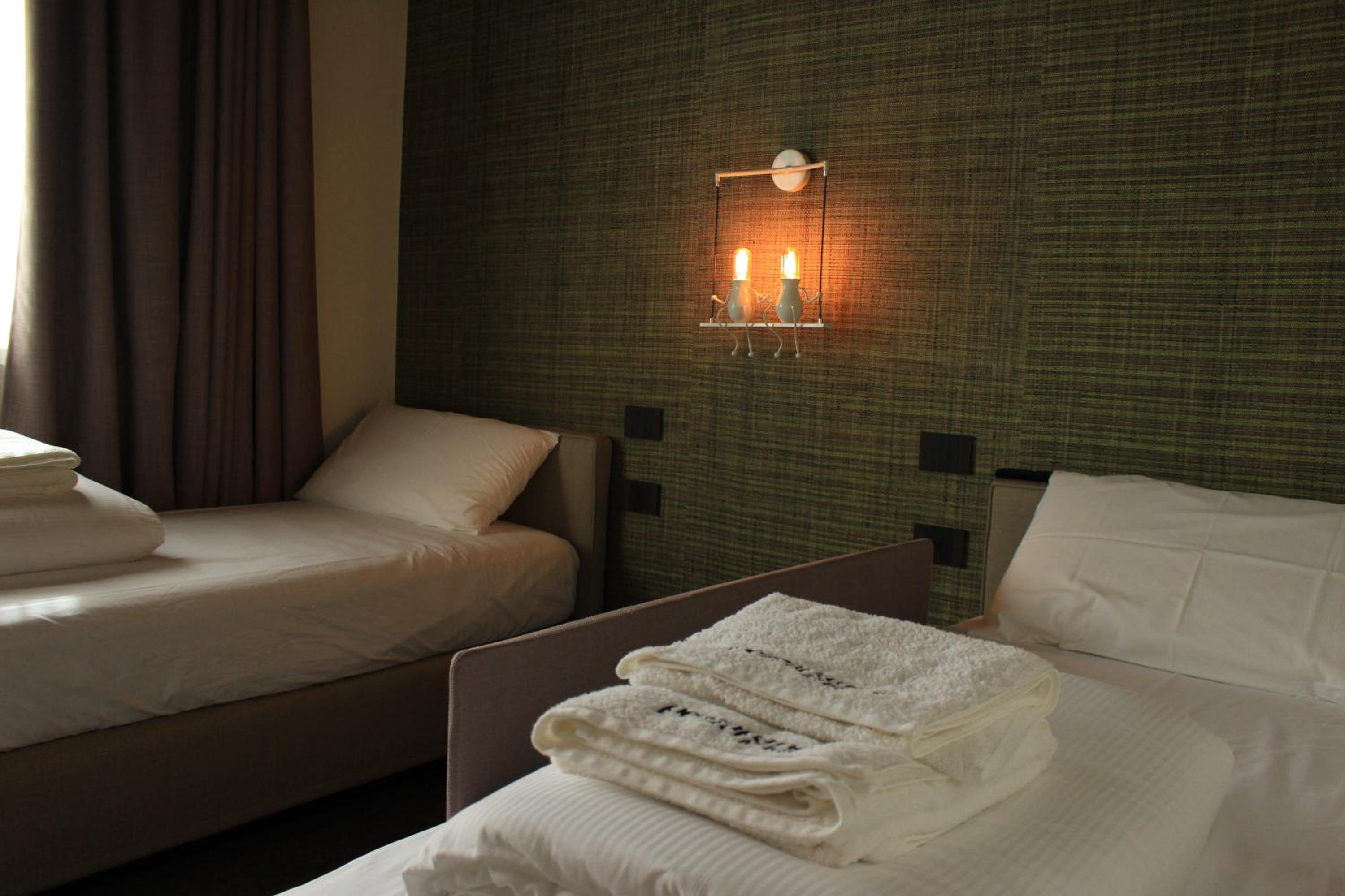 Deluxe Family Suite photo 3