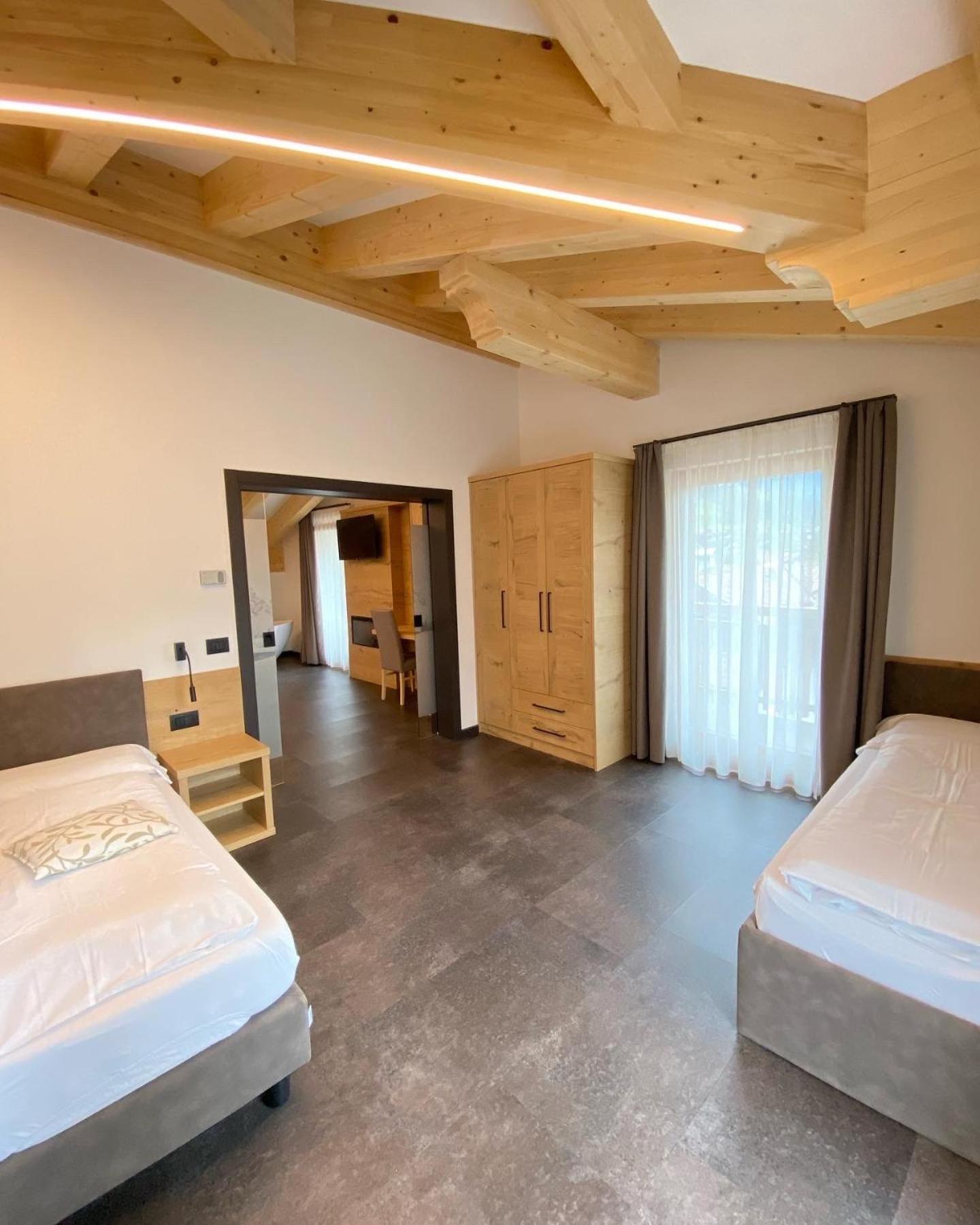 Suite with Mountain View - Photo 6