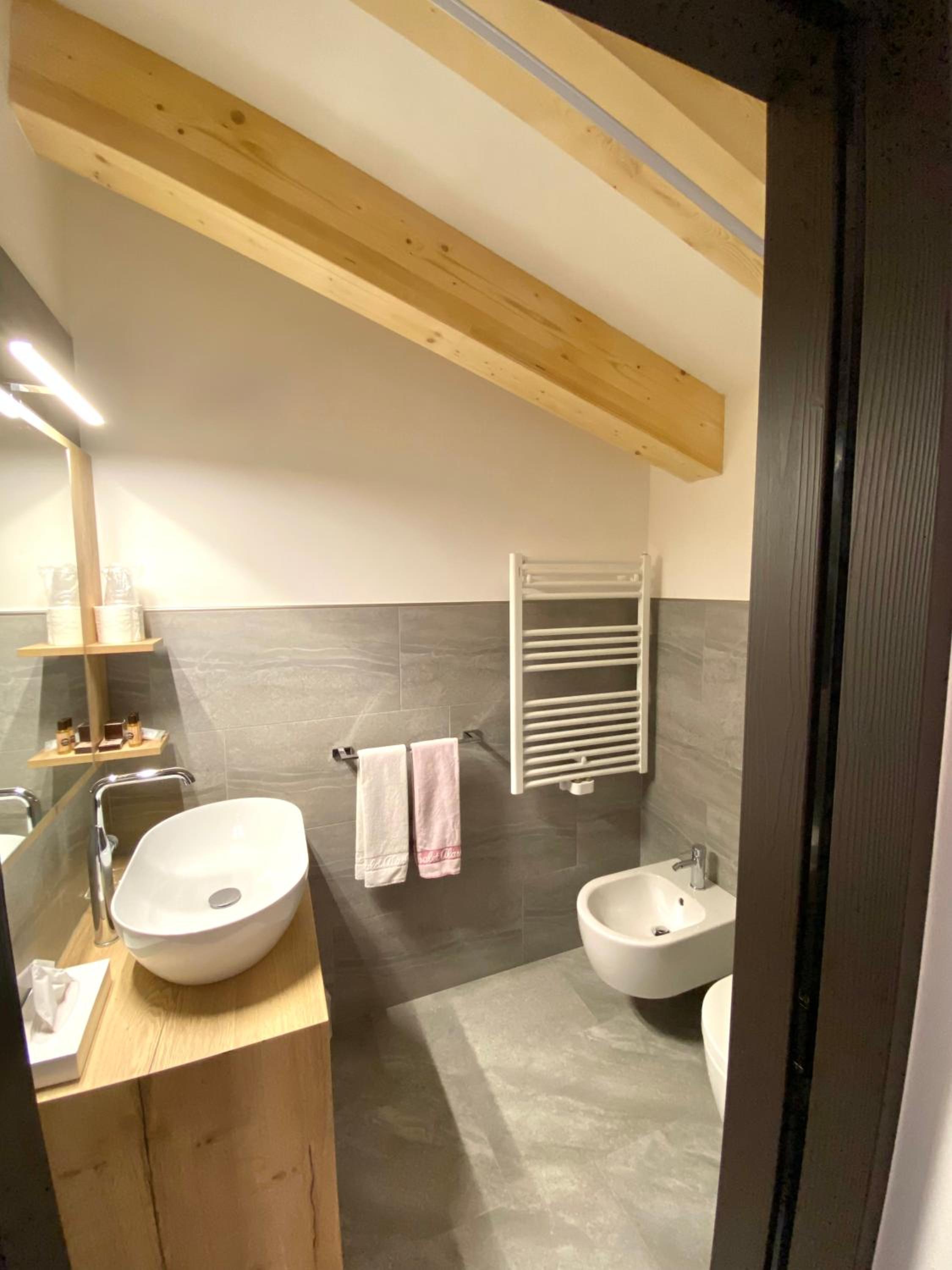 Suite with Mountain View - Photo 4
