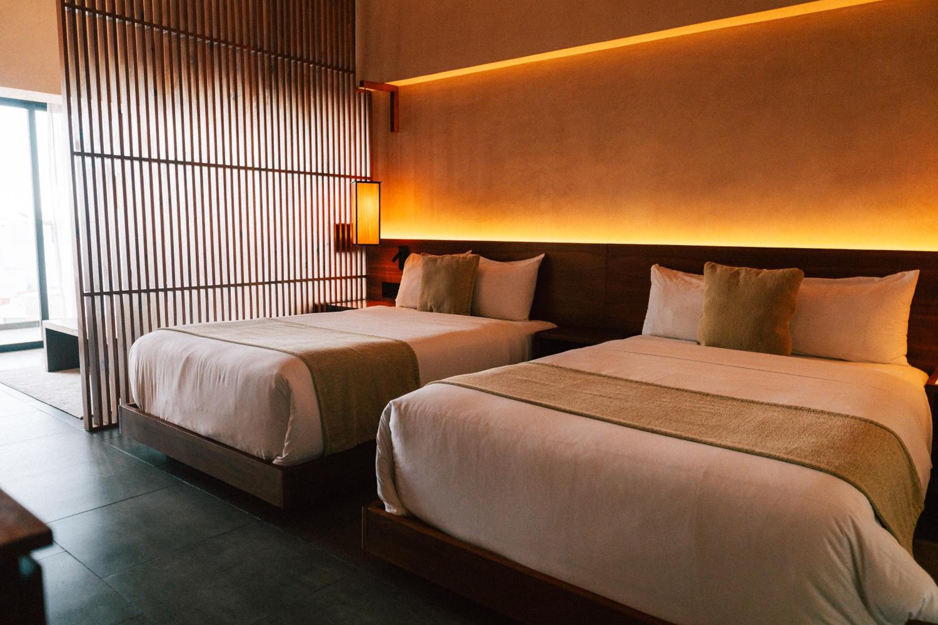 Junior Suite Two Double Beds thumbnail 6