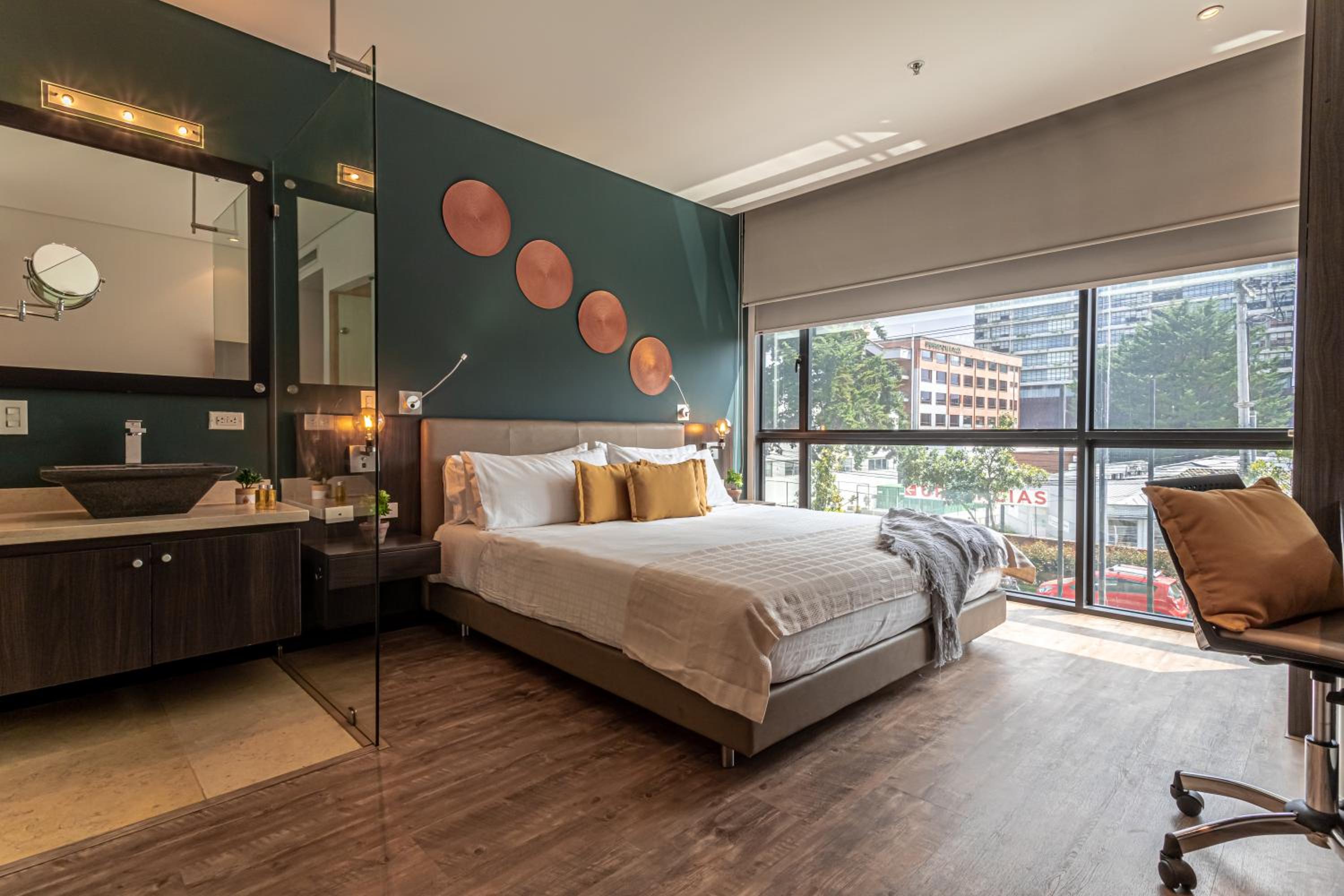 Standard King Room photo 1