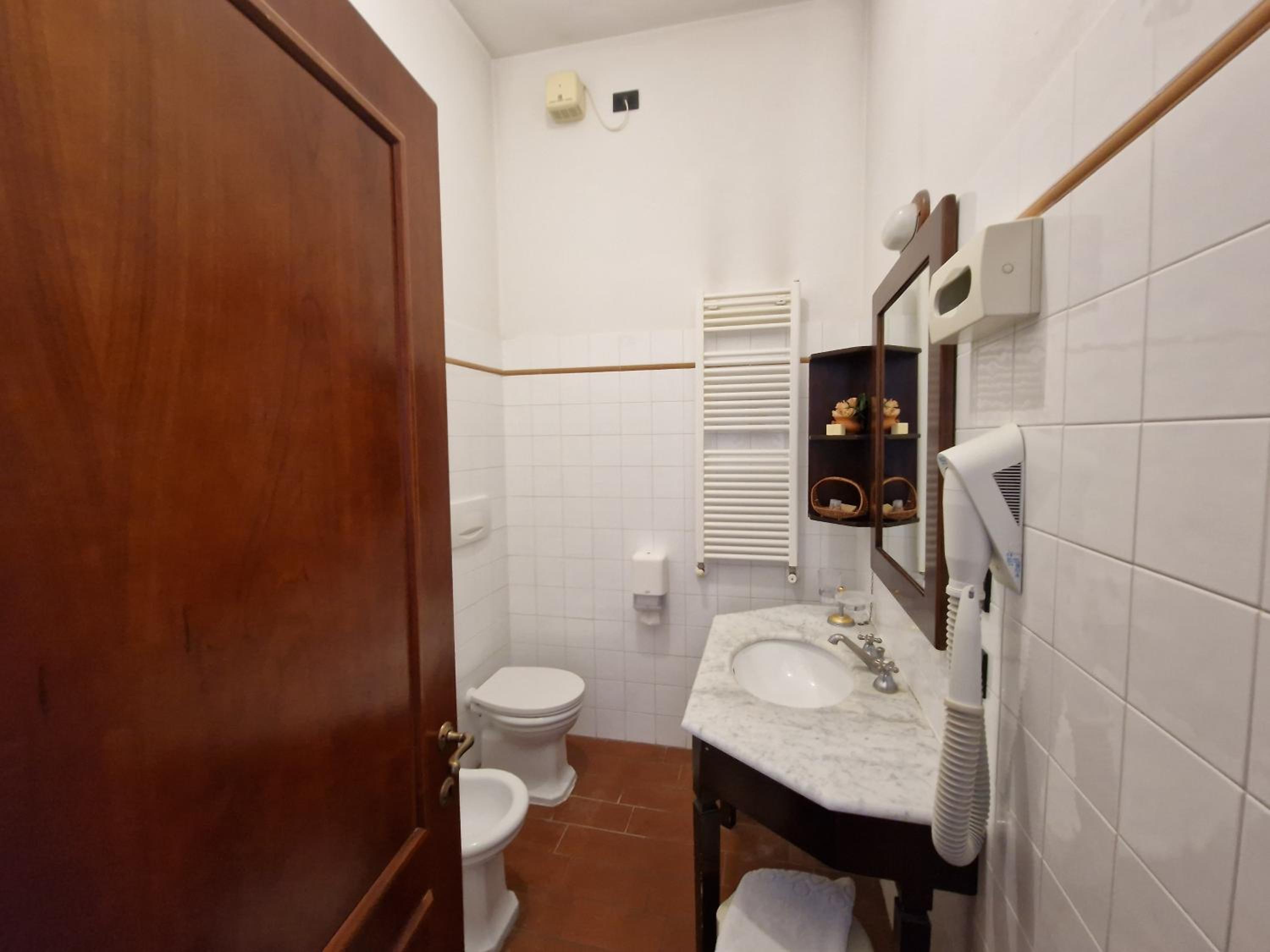 Classic Double Room - Photo 10