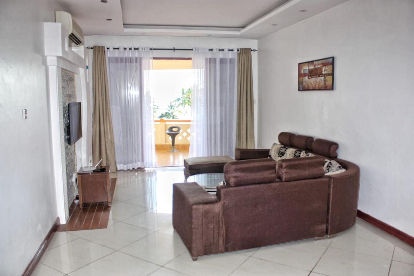 One-Bedroom Apartment - Photo 1
