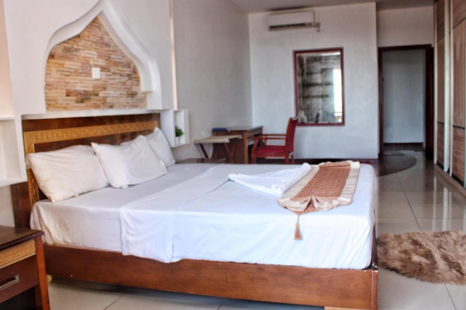 One-Bedroom Apartment - Photo 2