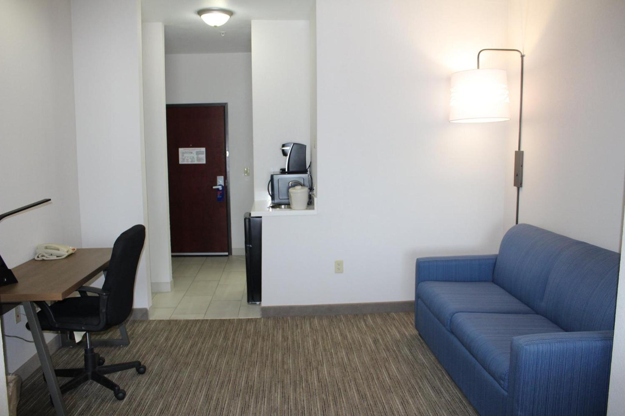 Junior Suite with One King Bed - Photo 2