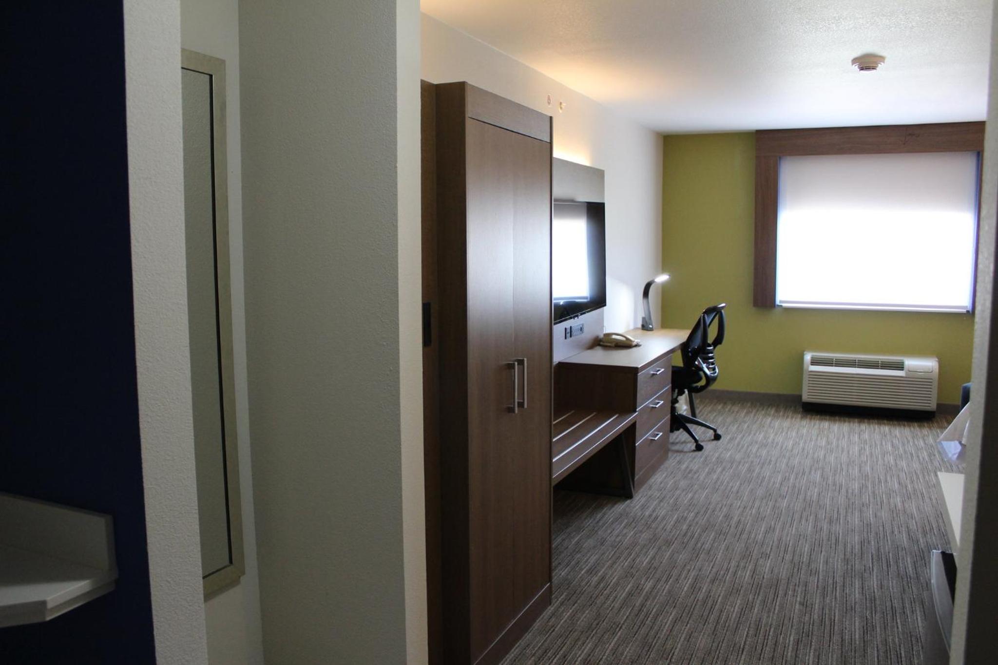 Standard King Room - Photo 2