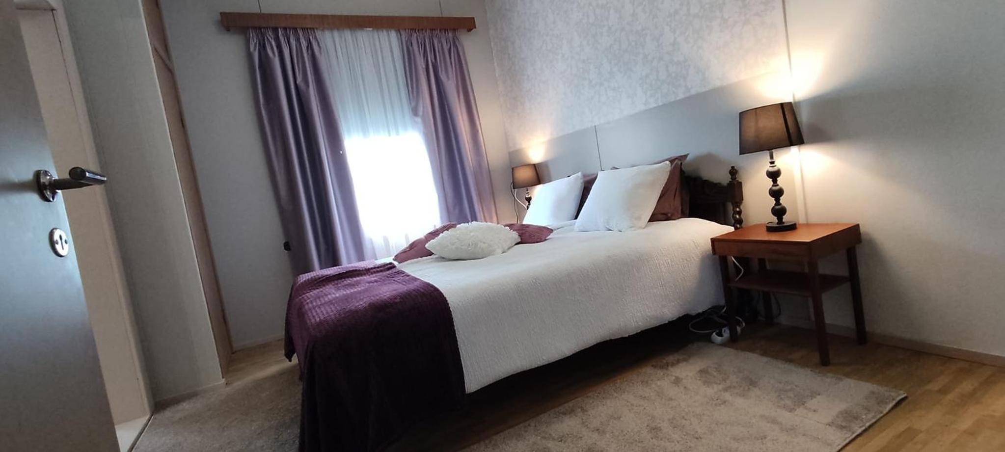 Large Double or Twin Room photo 1
