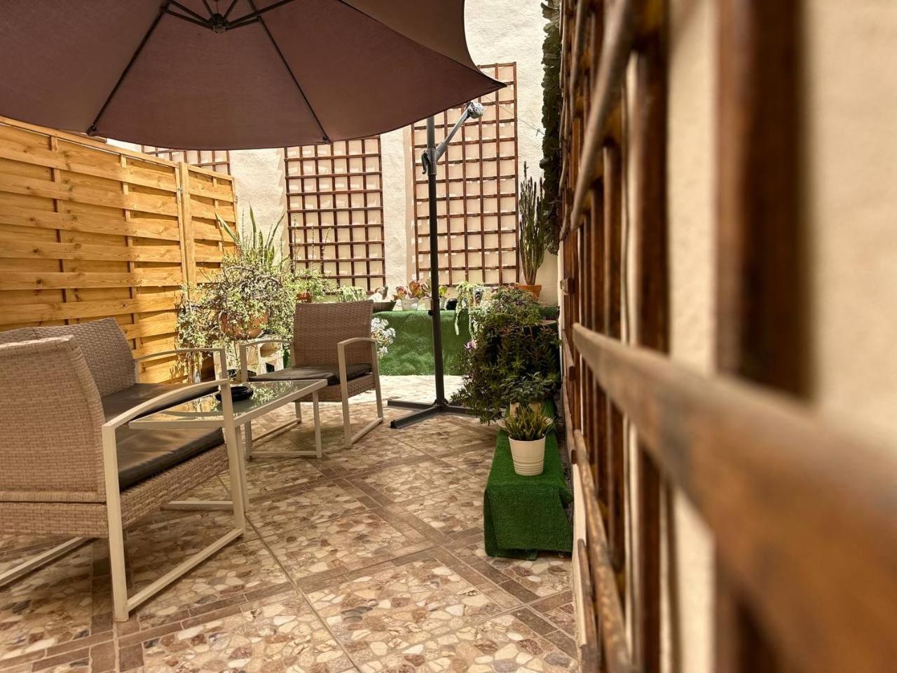 Double Room with Patio - Photo 5