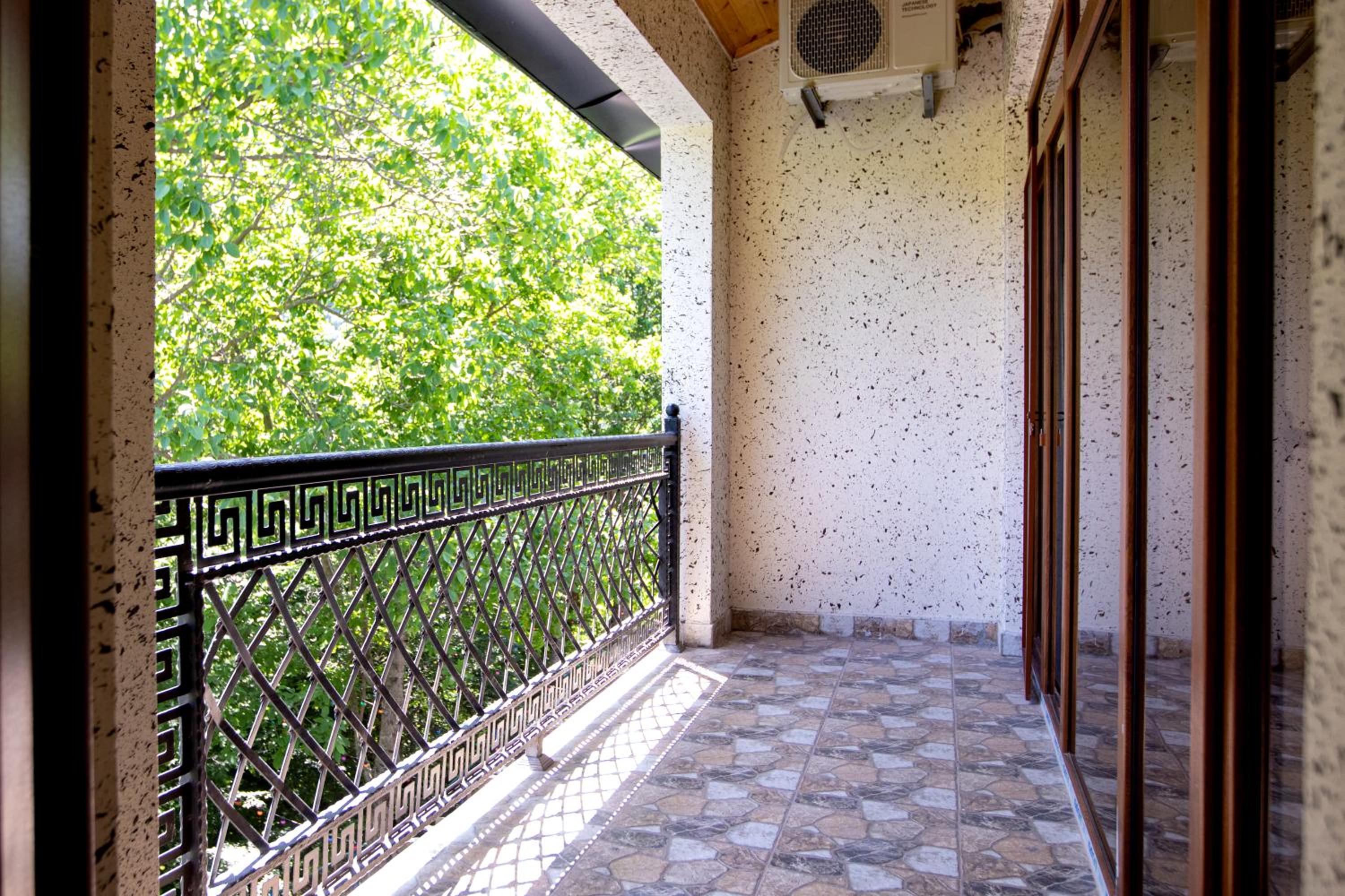 Apartment With Balcony photo 2