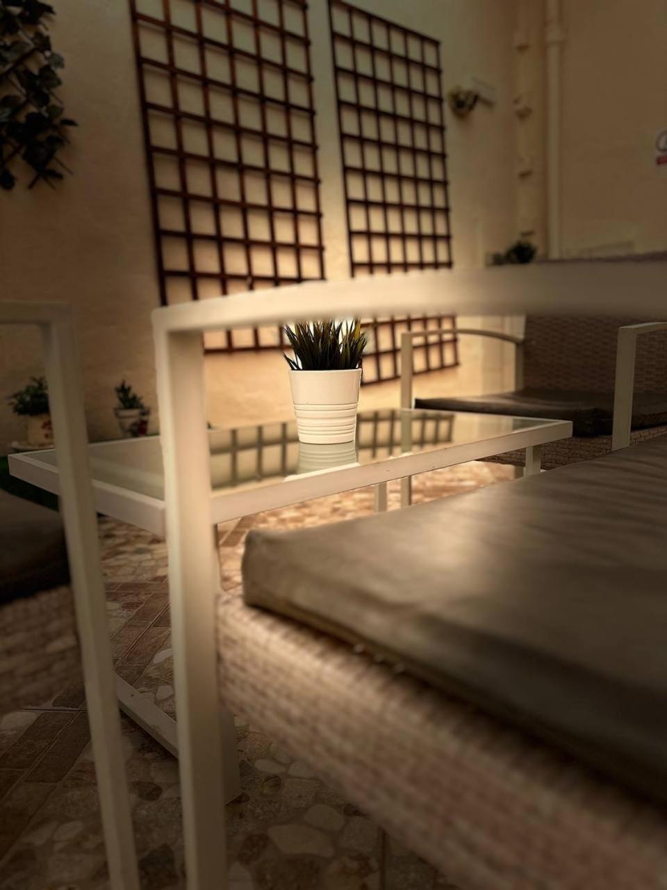 Double Room with Patio - Photo 6