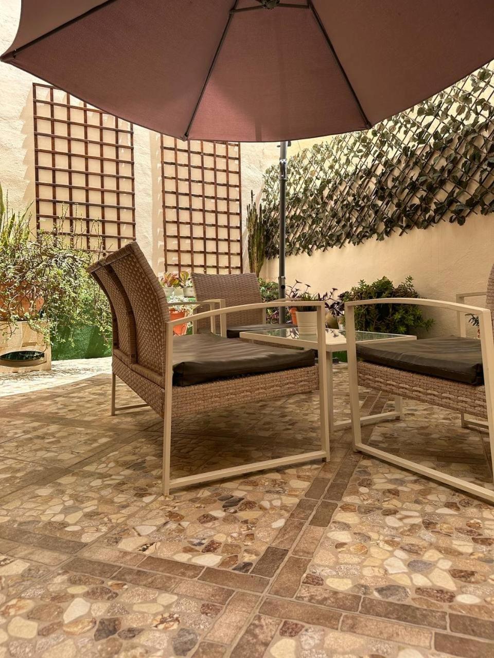 Double Room with Patio - Photo 7