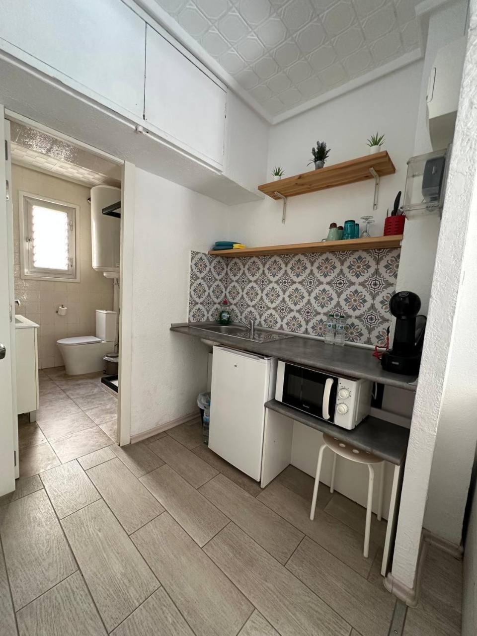 Double Room with Balcony - Photo 6