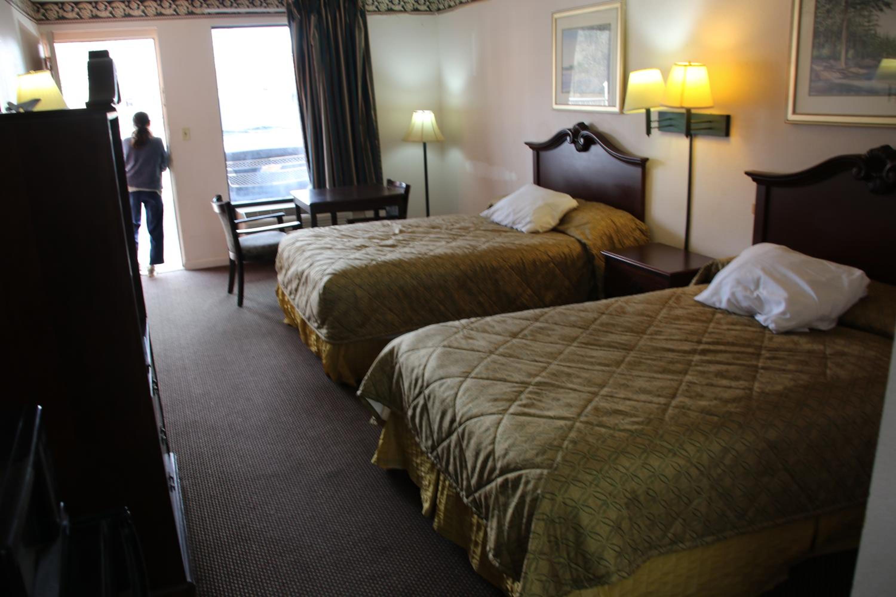 2 Full Beds Non-Smoking photo 3