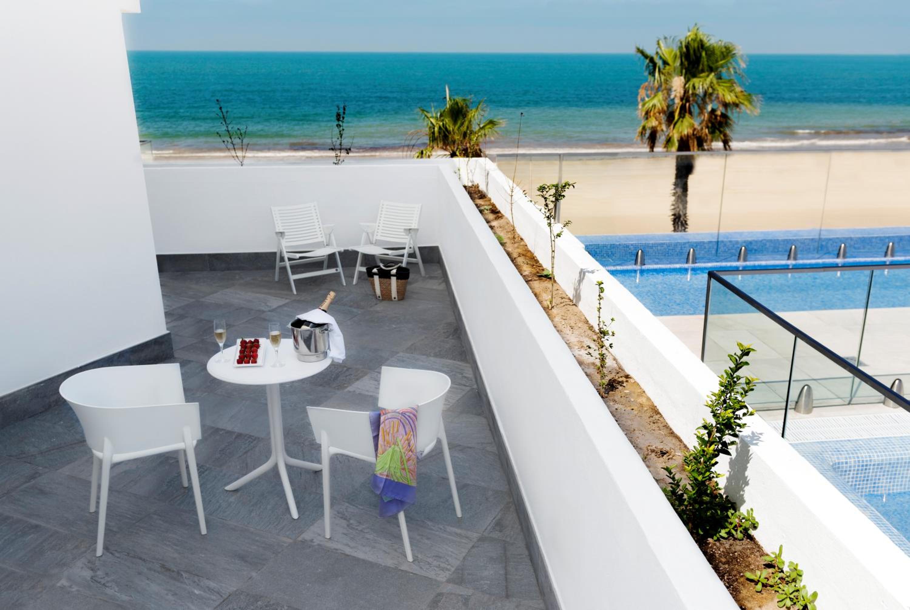 Double Room with Balcony and Sea View photo 2