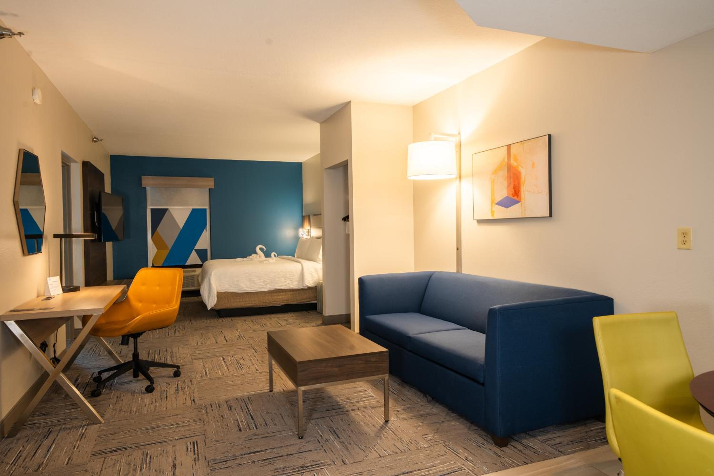 Suite with Two Beds - Non-Smoking - Photo 1