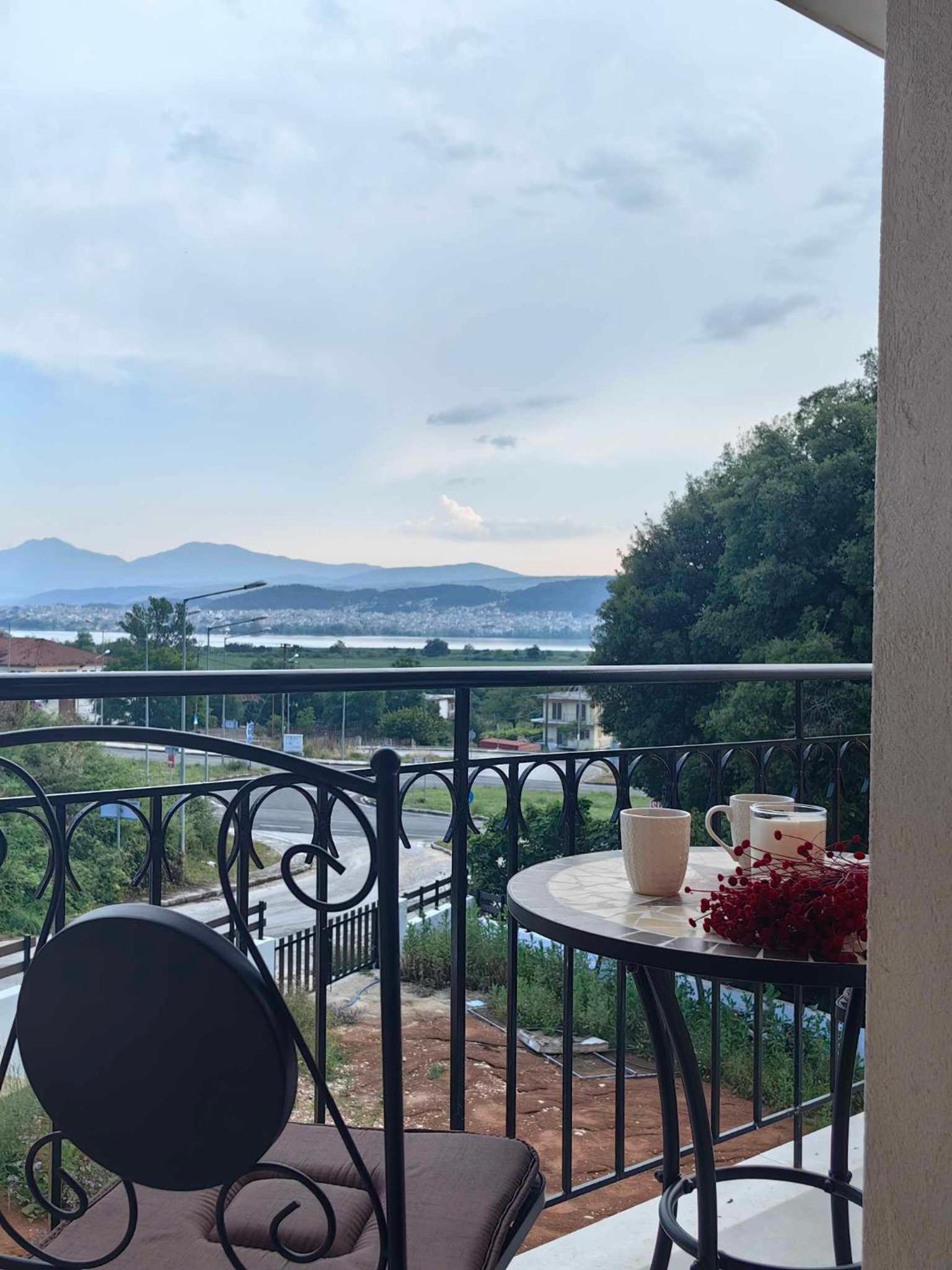 Apartment with Lake View