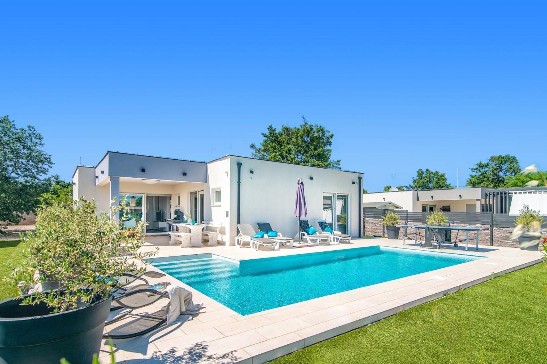 Villa photo 2