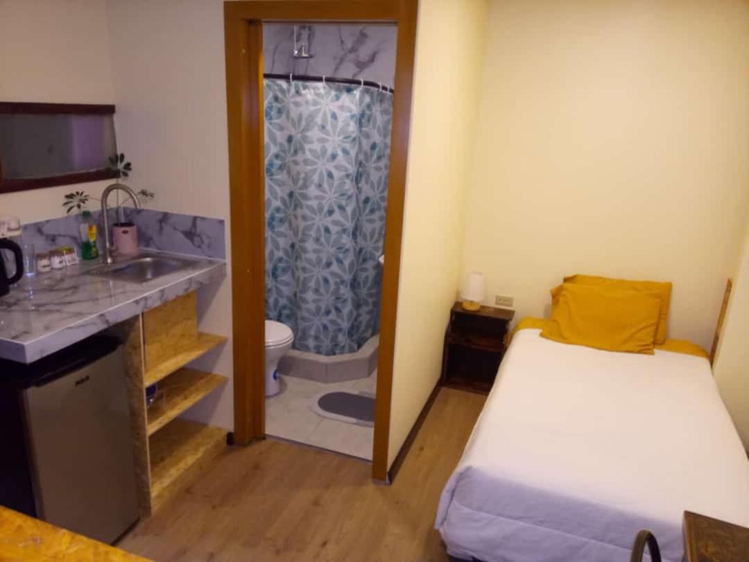 Single Room with Private Bathroom photo 1