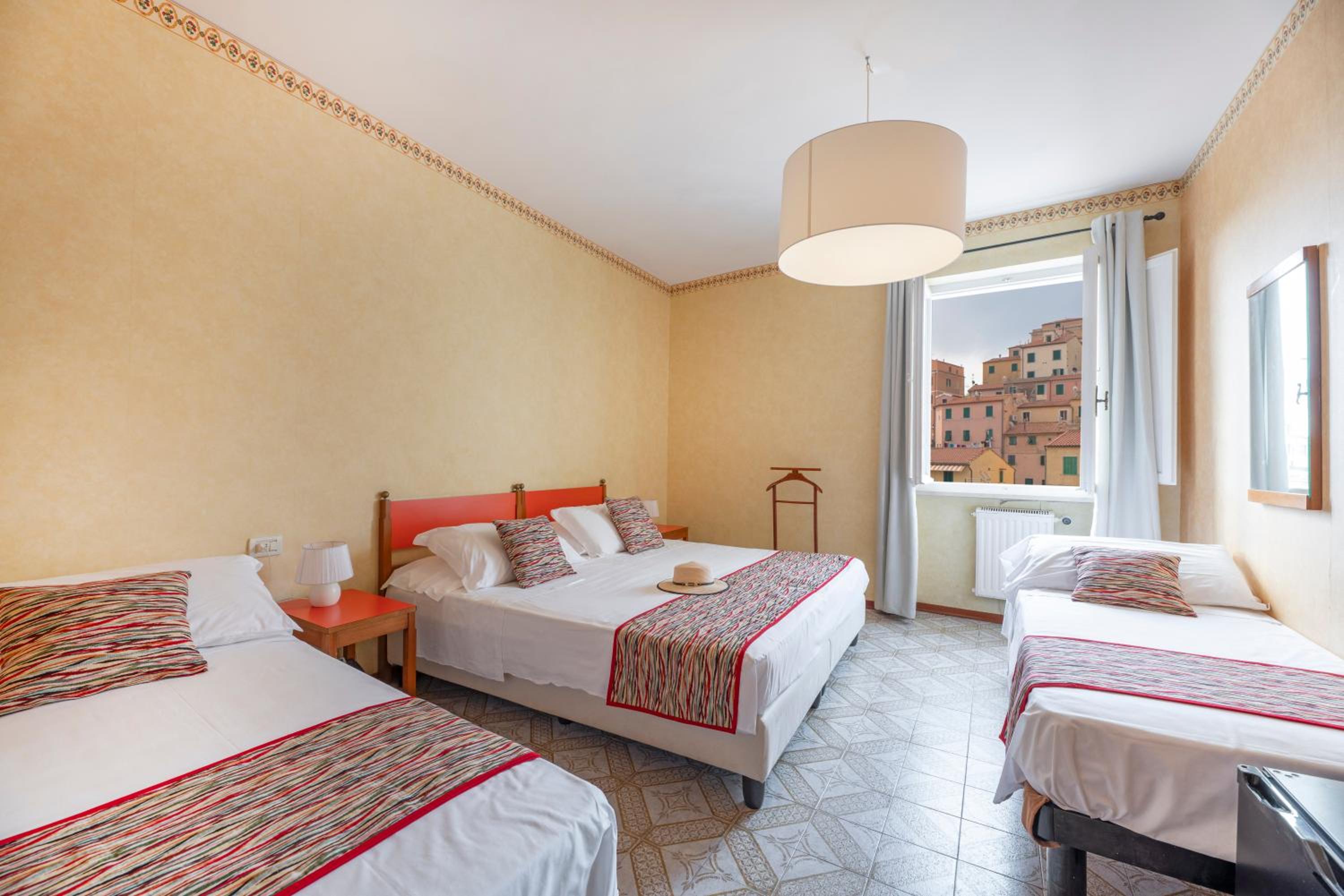 Quadruple Room - Photo 5